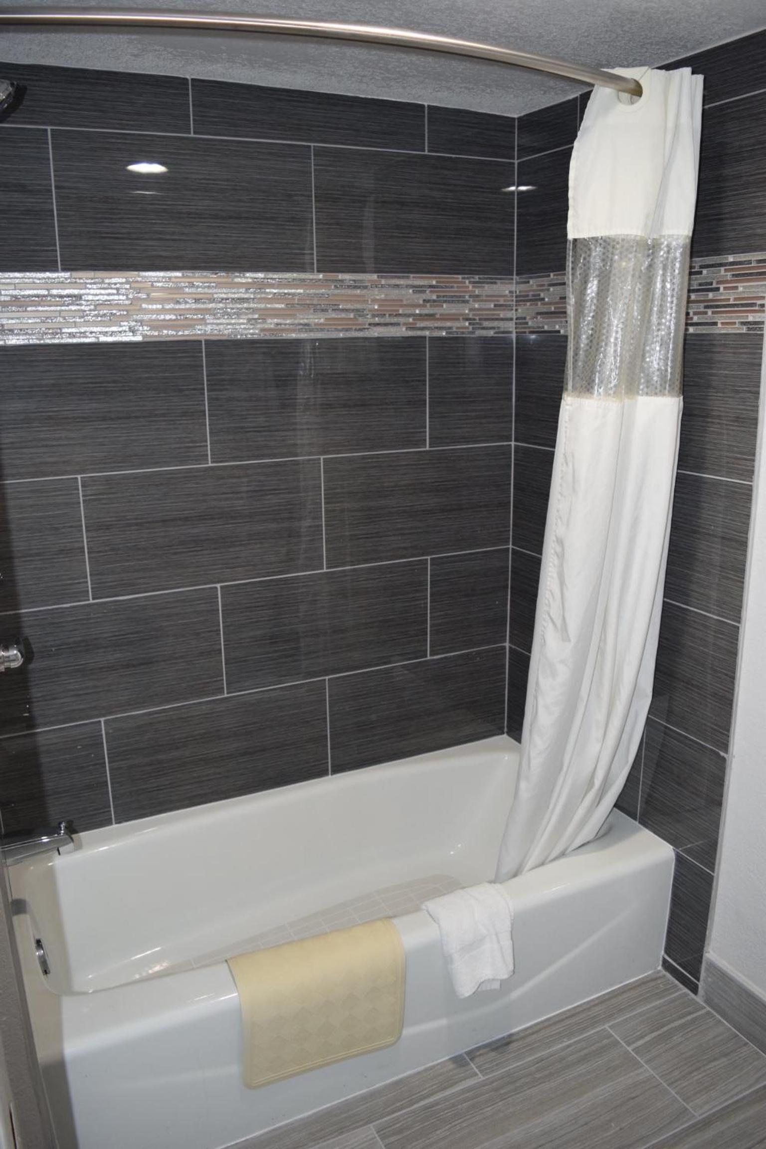Budget Inn - Property Image 25