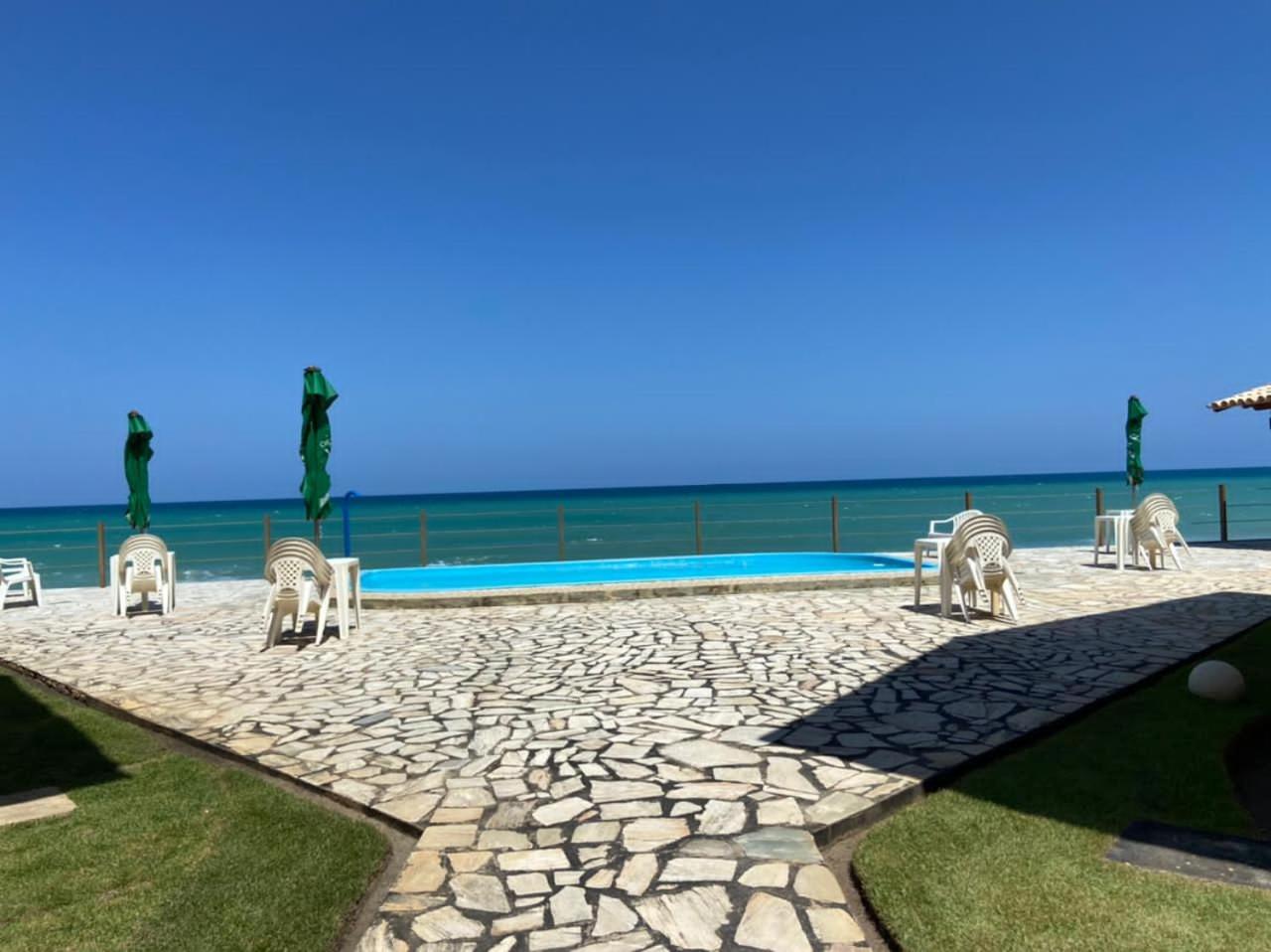 Casa de praia em condomínio à beira mar