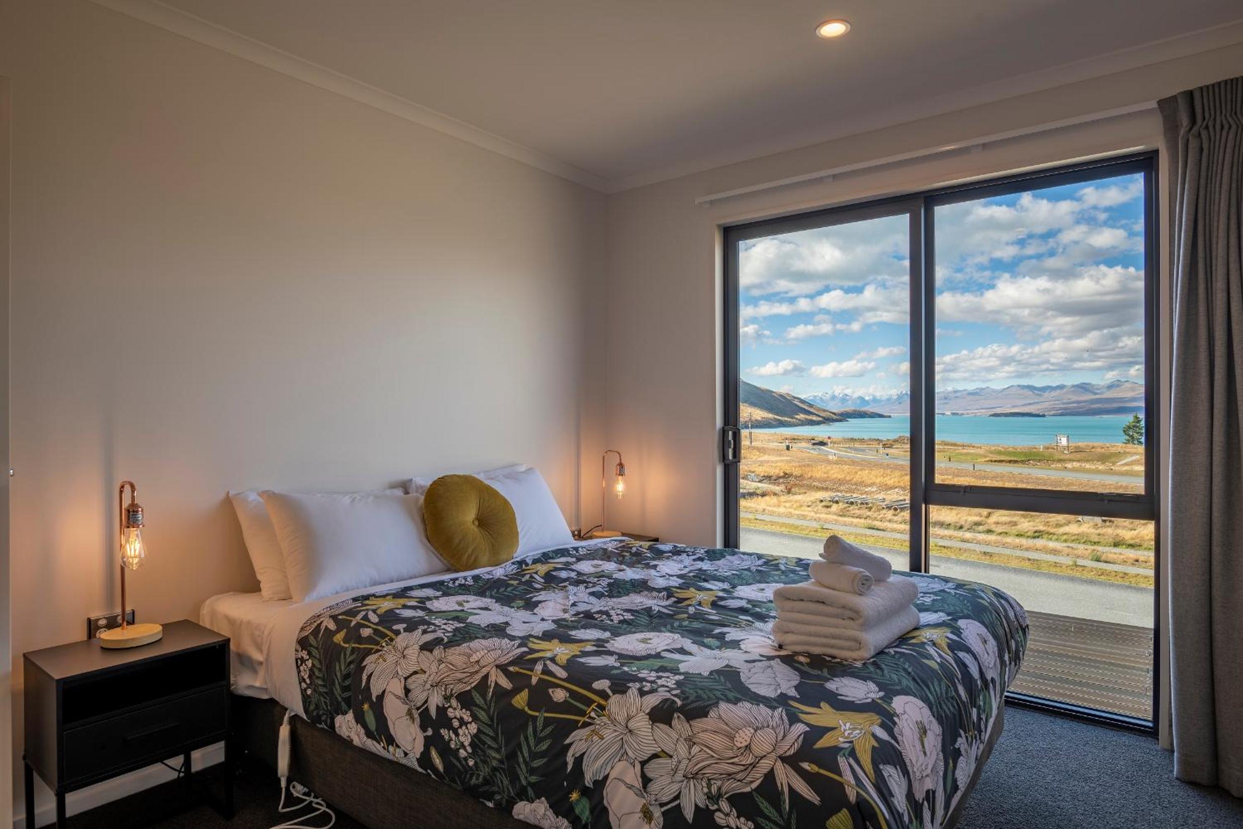 Willow Bay - Lake Tekapo view 5