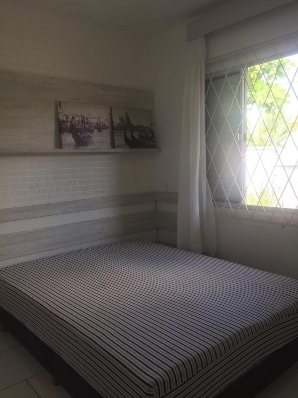 Casa Enseada 3 quartos para até 6 pessoas com 2 ar split