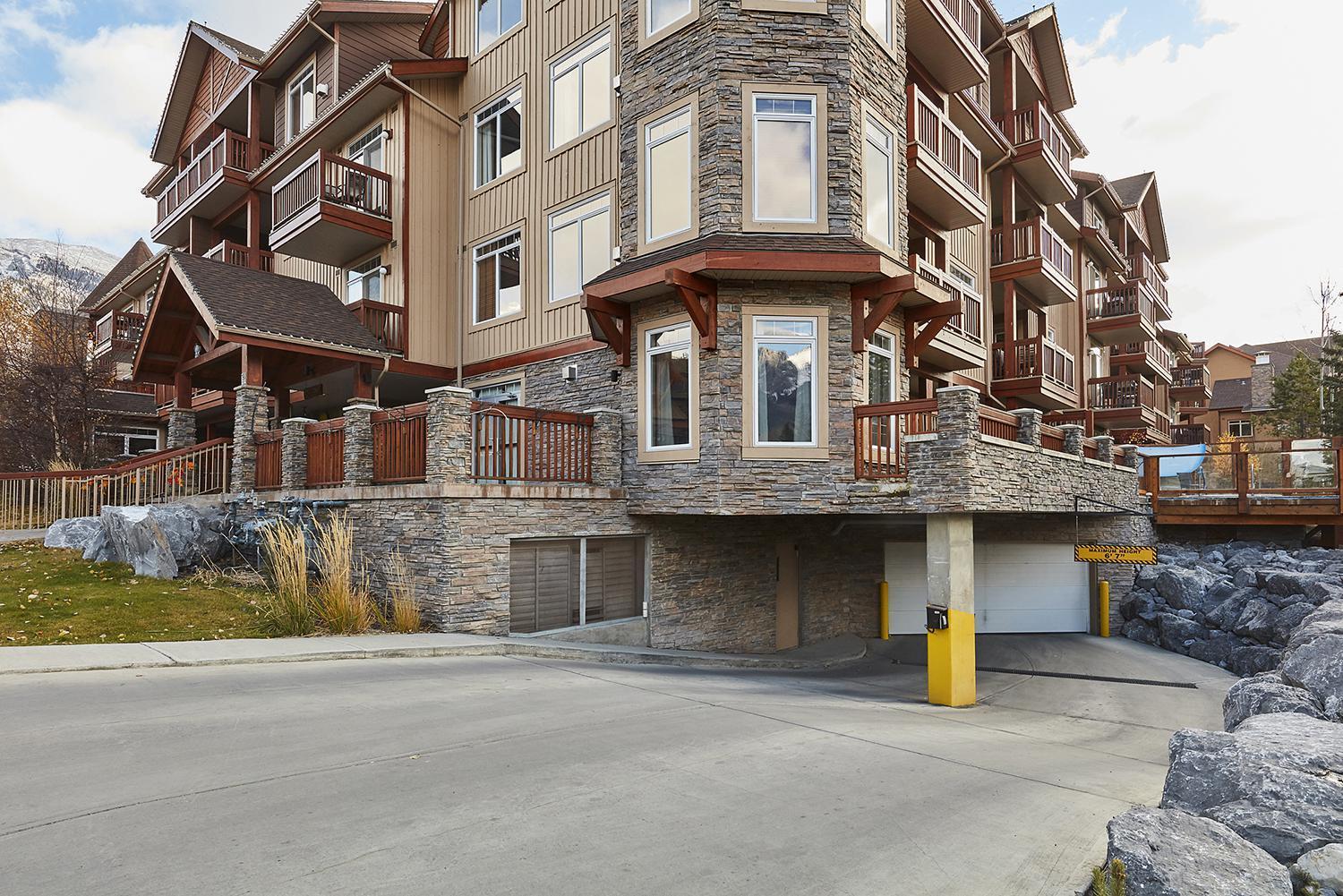 Mountain View Escape with open hot tub, Views!!