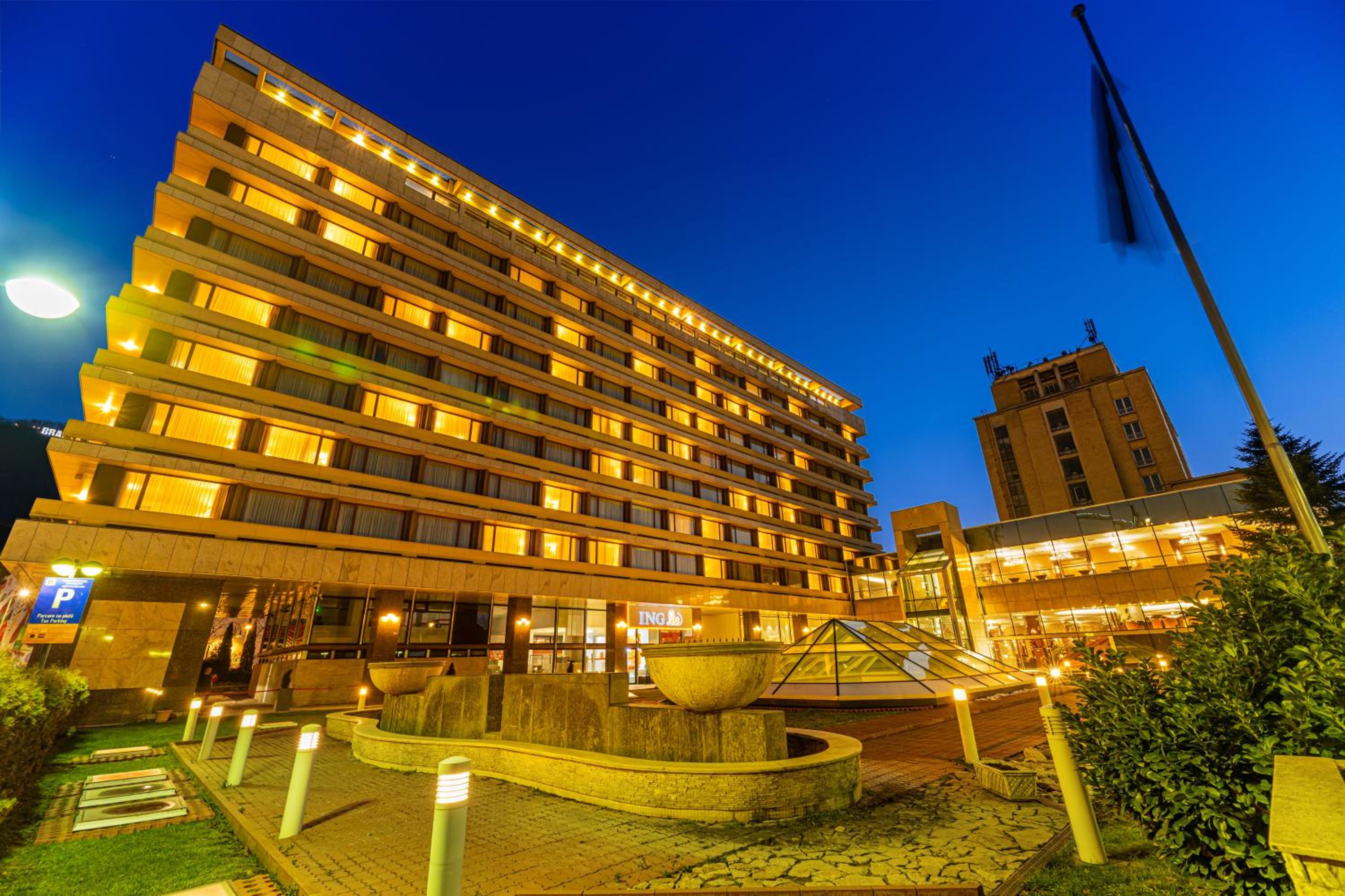 Hotel Aro Palace - Image 1