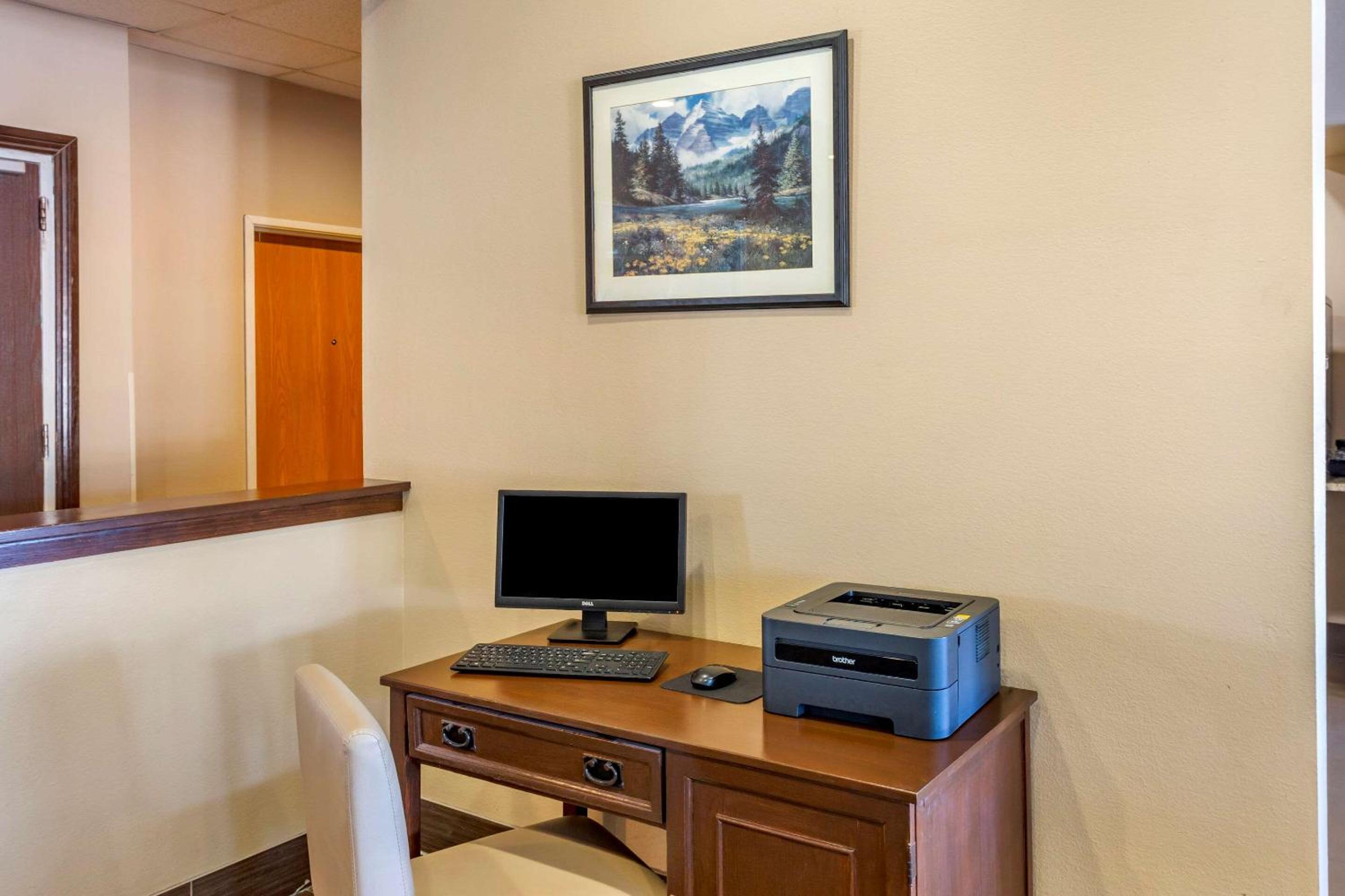 Evanston Vacations - Comfort Inn Evanston I-80 - Property Image 5