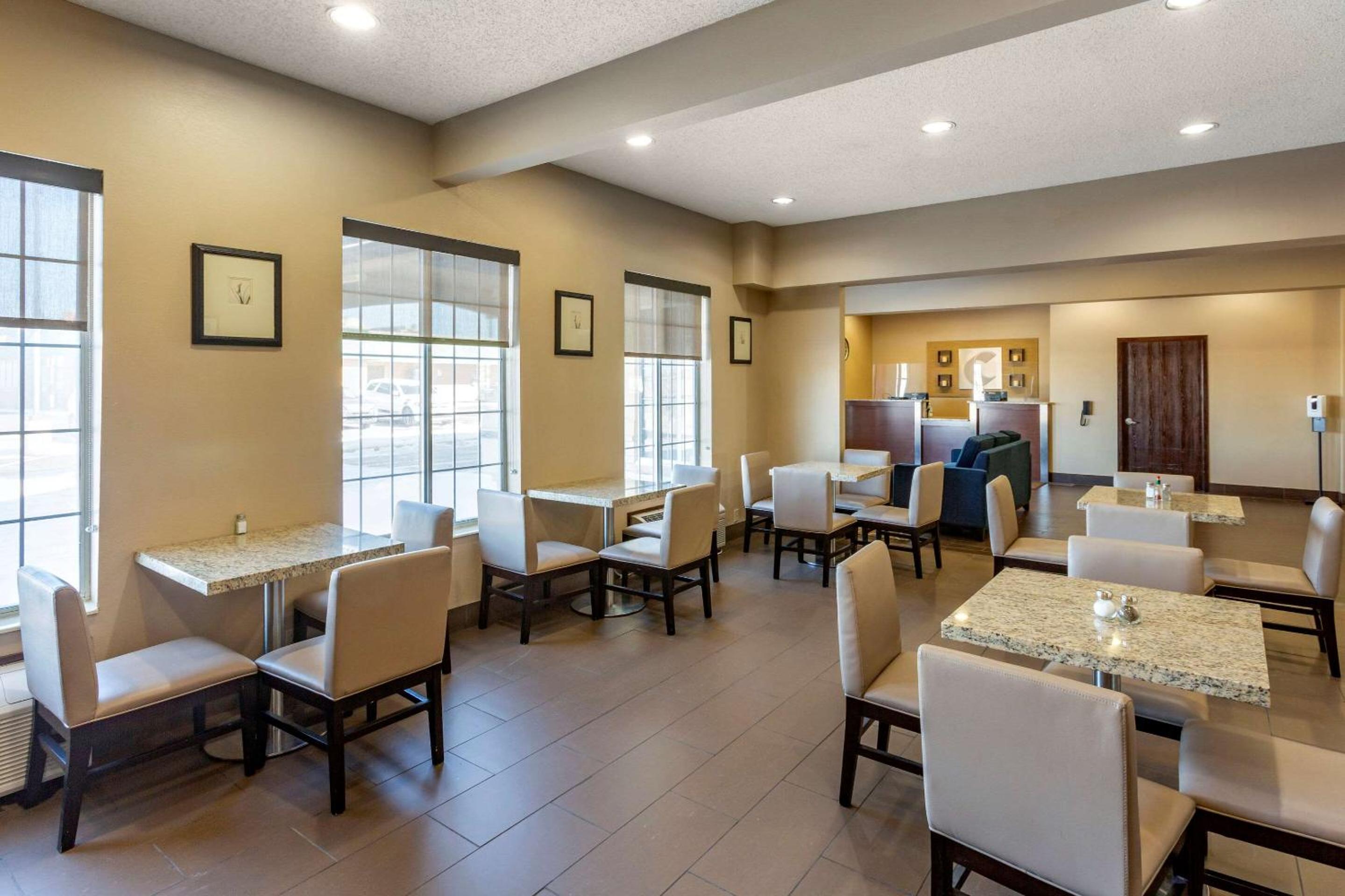 Evanston Vacations - Comfort Inn Evanston I-80 - Property Image 3