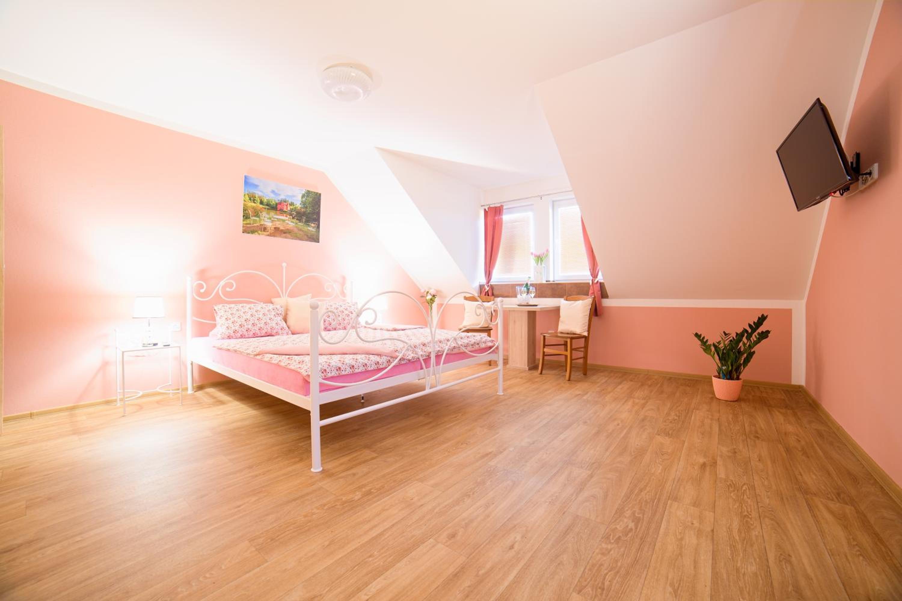 Penzion a restaurace Zlatovláska u zámku Červená Lhota