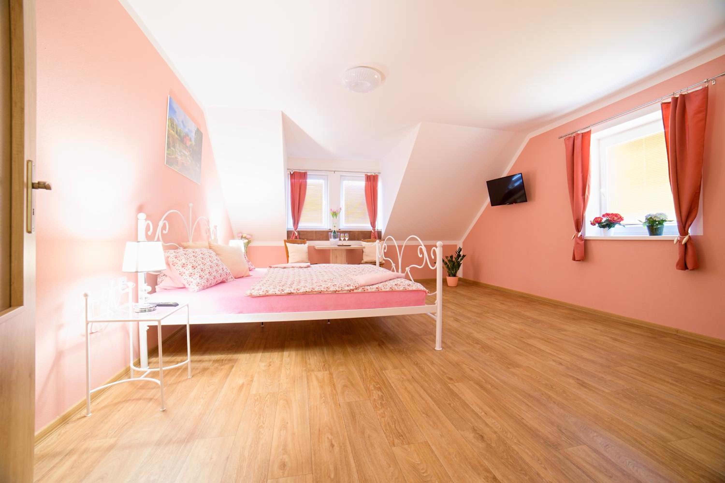 Penzion a restaurace Zlatovláska u zámku Červená Lhota