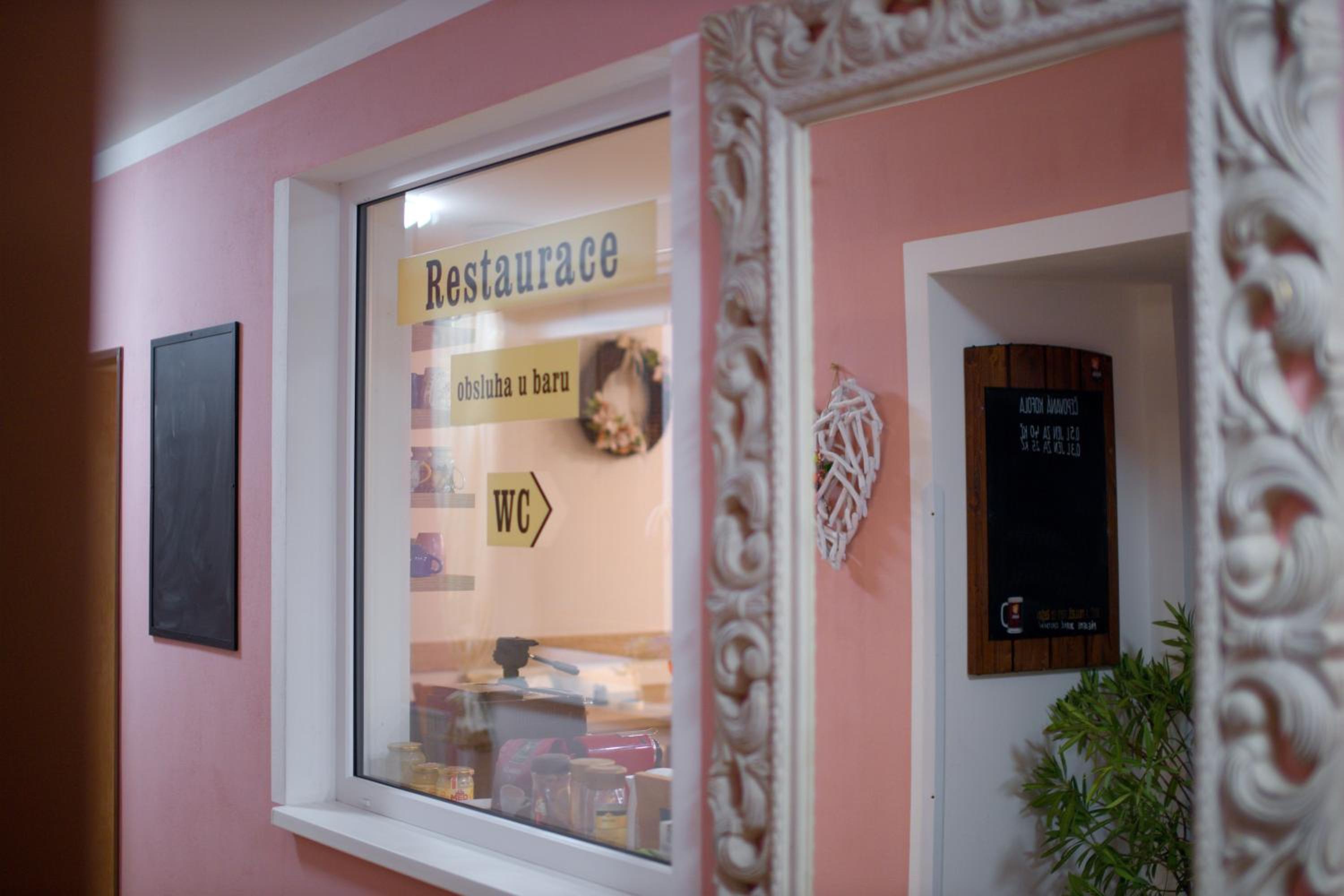 Penzion a restaurace Zlatovláska u zámku Červená Lhota