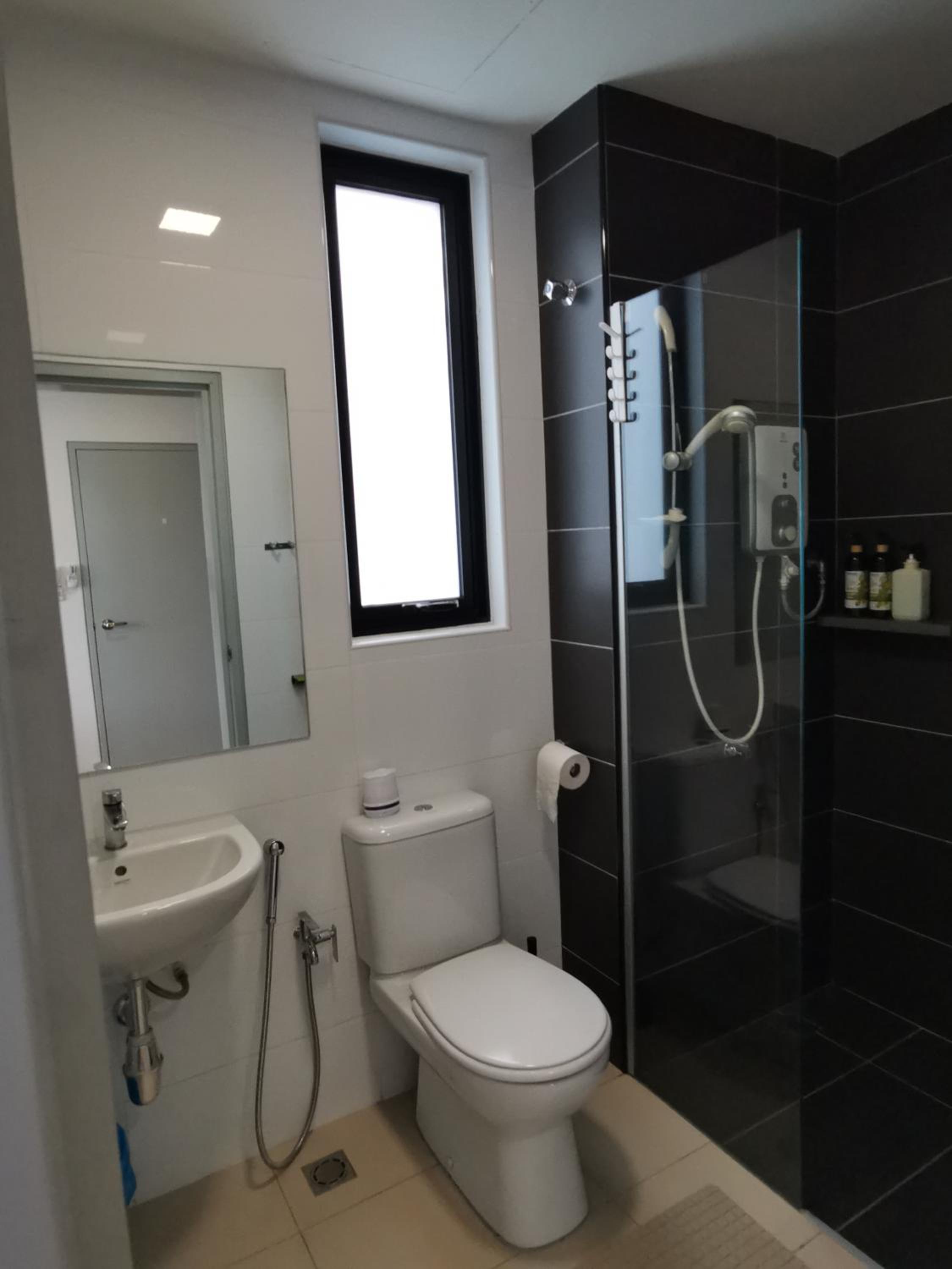 POOLVIEW Geniehome 3BR Free100mbps and Carpark at Utropolis Shah Alam photo 3