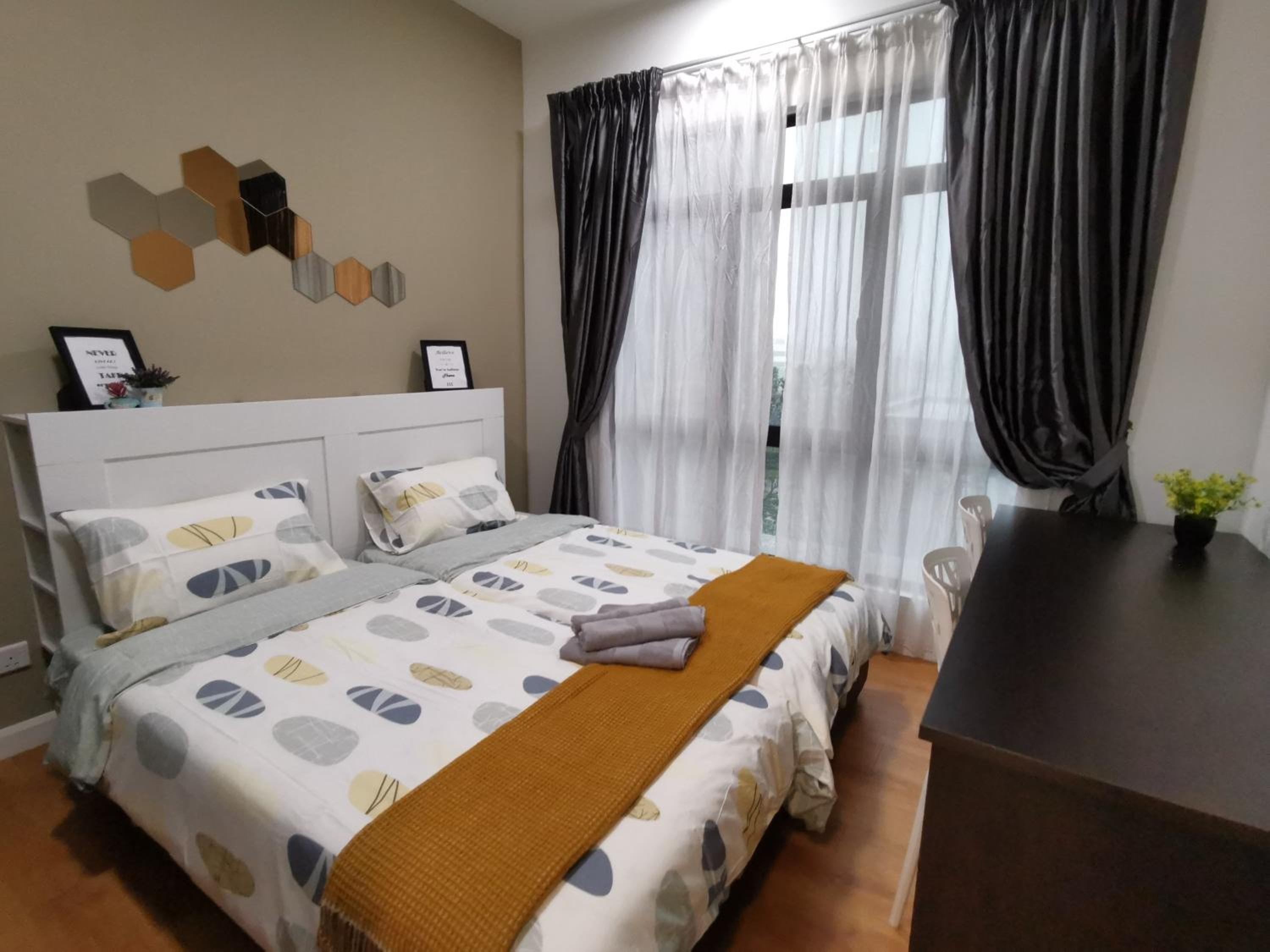 POOLVIEW Geniehome 3BR Free100mbps and Carpark at Utropolis Shah Alam photo 5