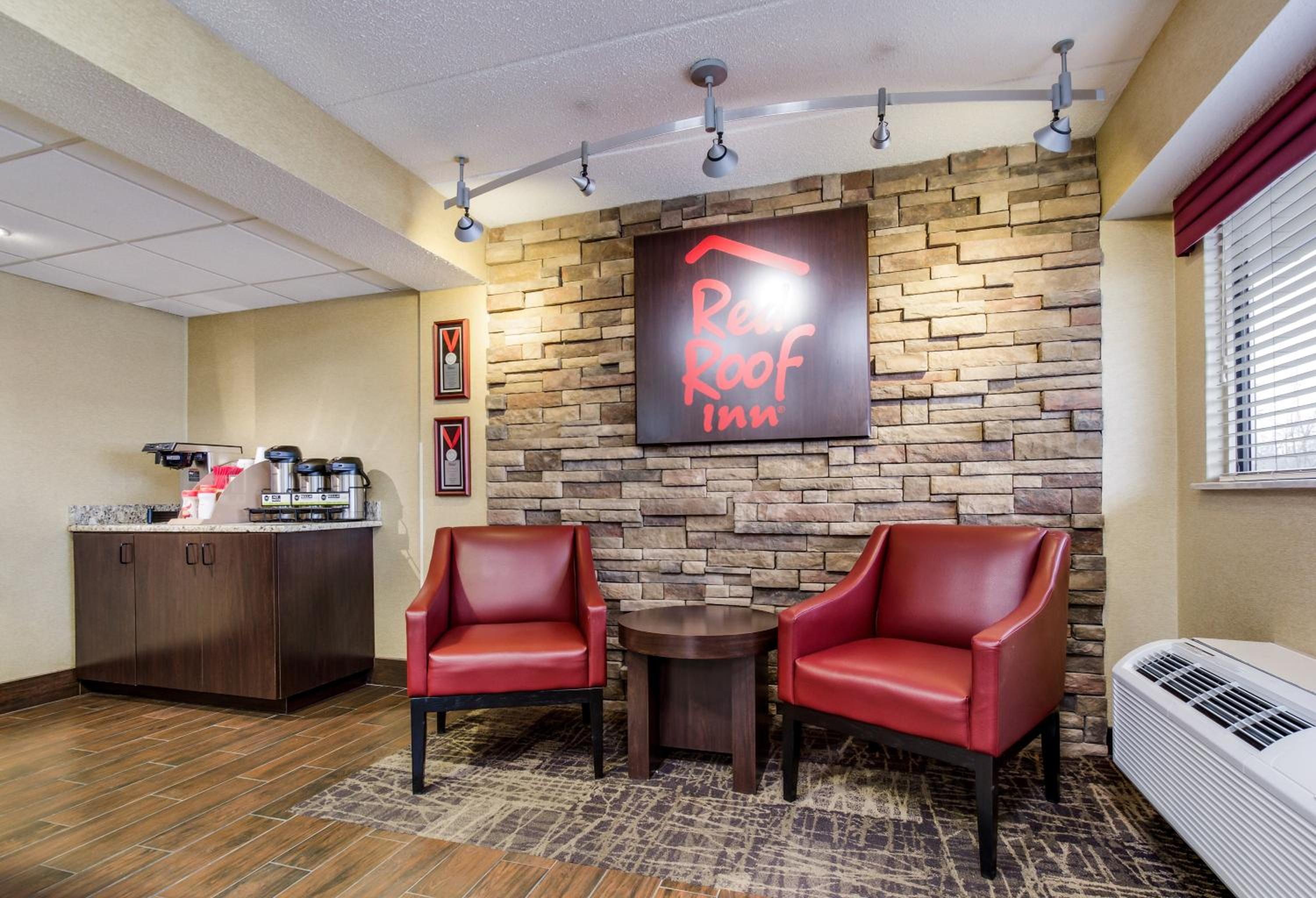 Lexington Vacations - Red Roof Inn Lexington - Property Image 16
