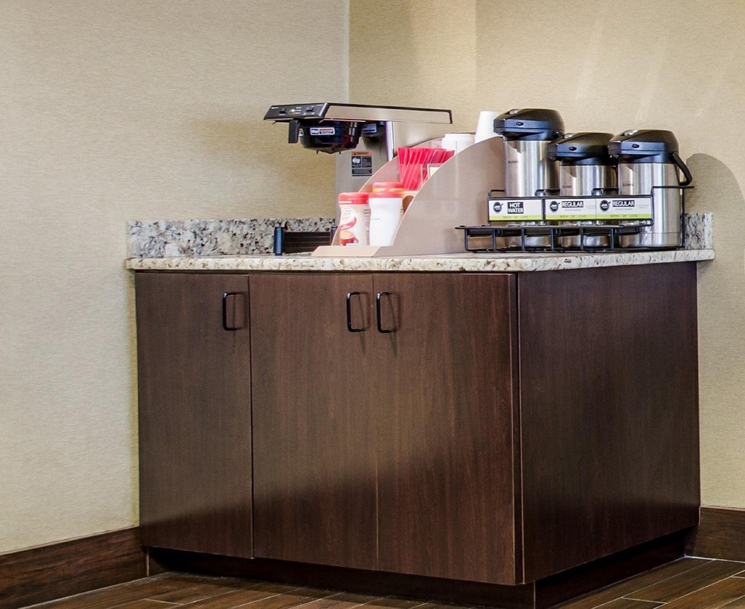 Lexington Vacations - Red Roof Inn Lexington - Property Image 15