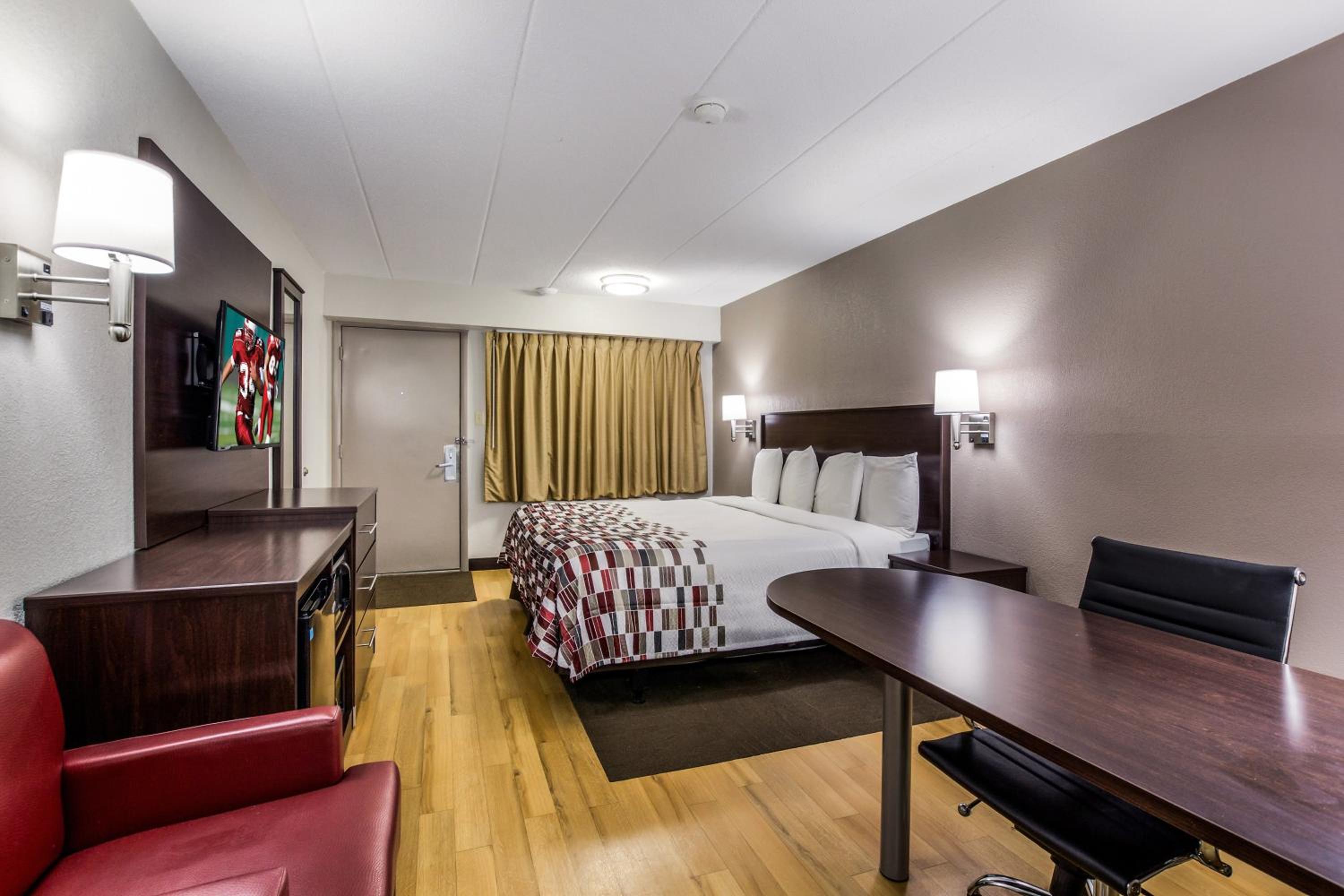 Lexington Vacations - Red Roof Inn Lexington - Property Image 12