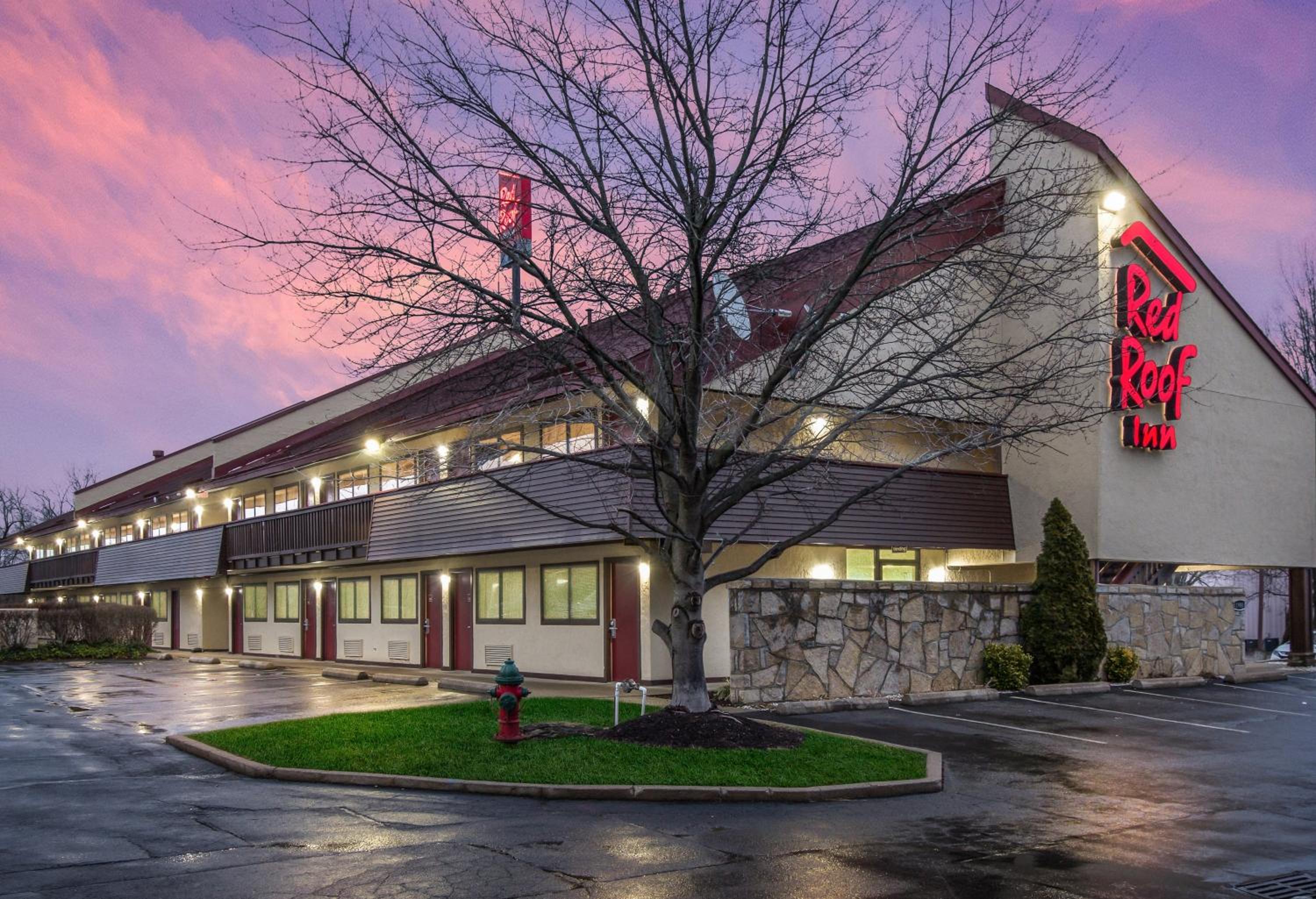 Lexington Vacations - Red Roof Inn Lexington - Property Image 19