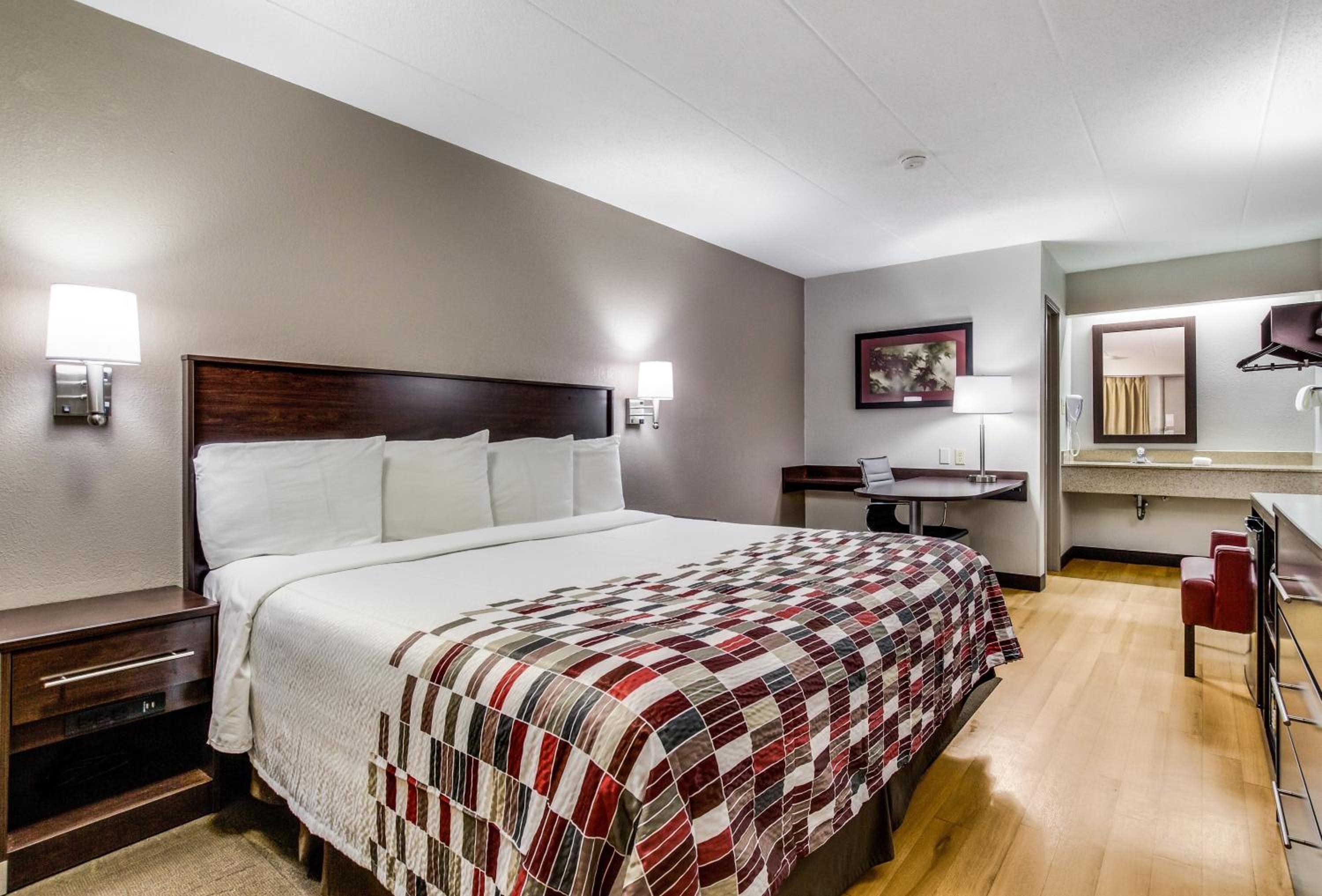 Lexington Vacations - Red Roof Inn Lexington - Property Image 13