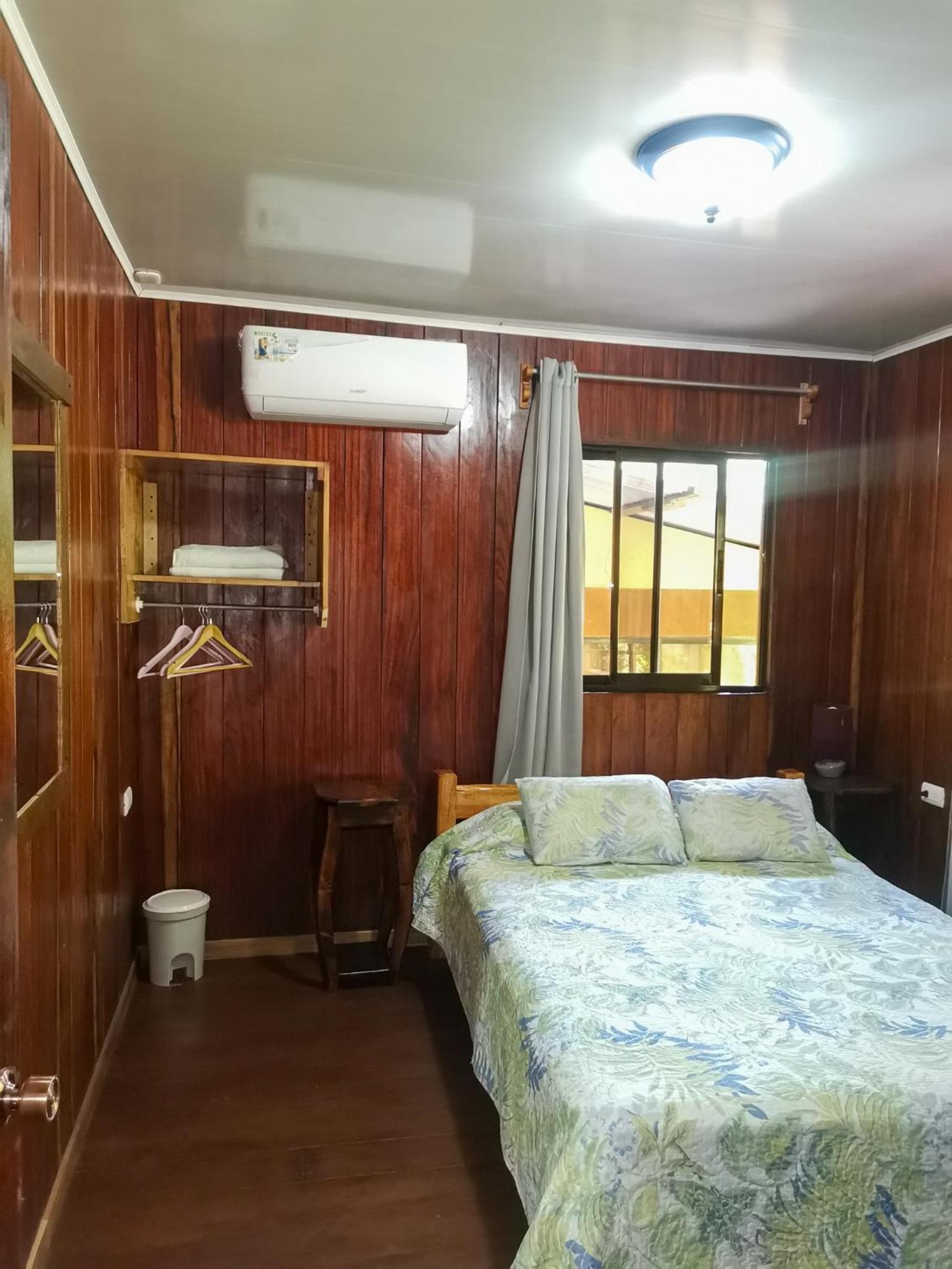 Casita happy feet and tours corcovado