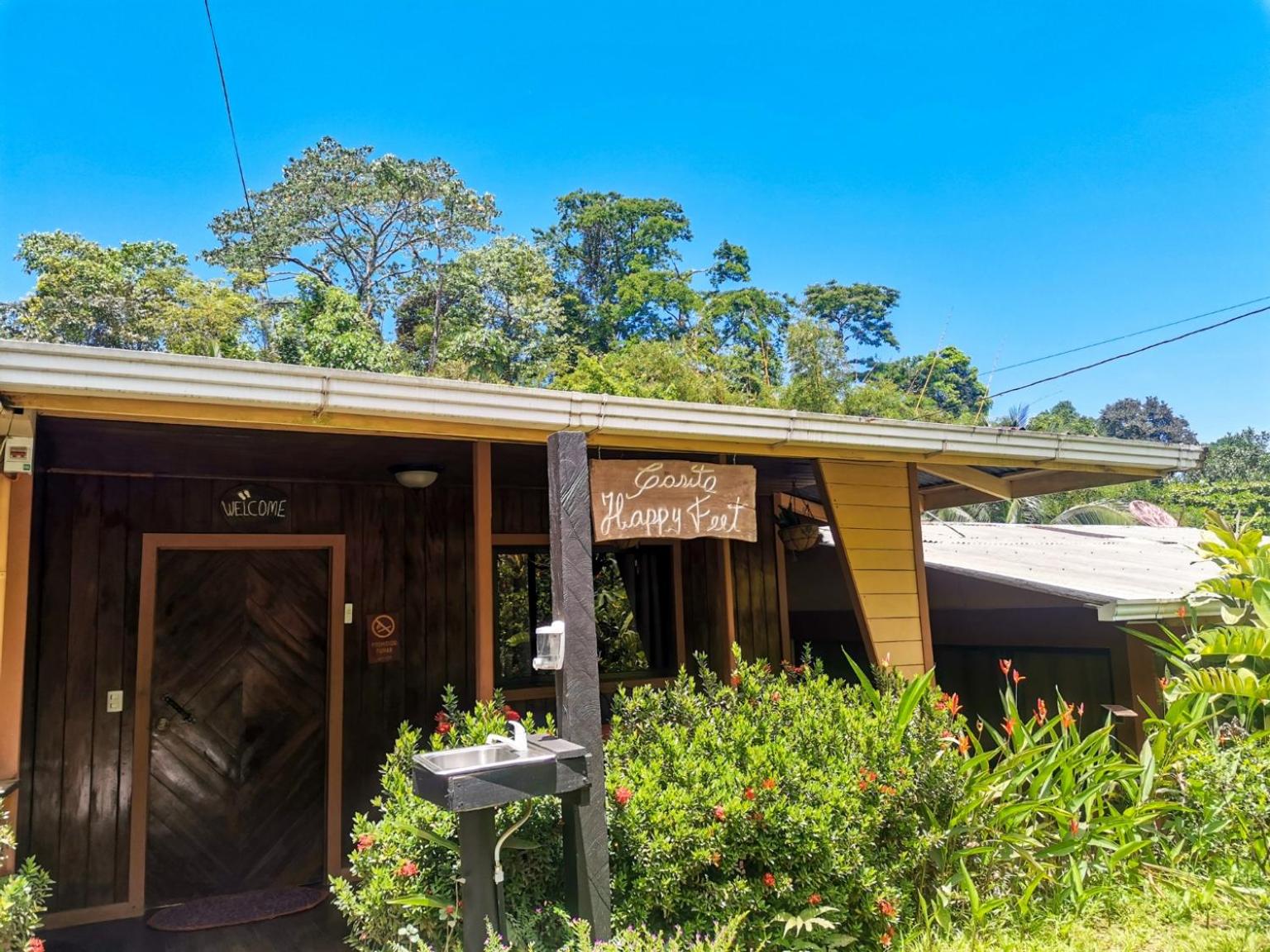 Casita happy feet and tours corcovado