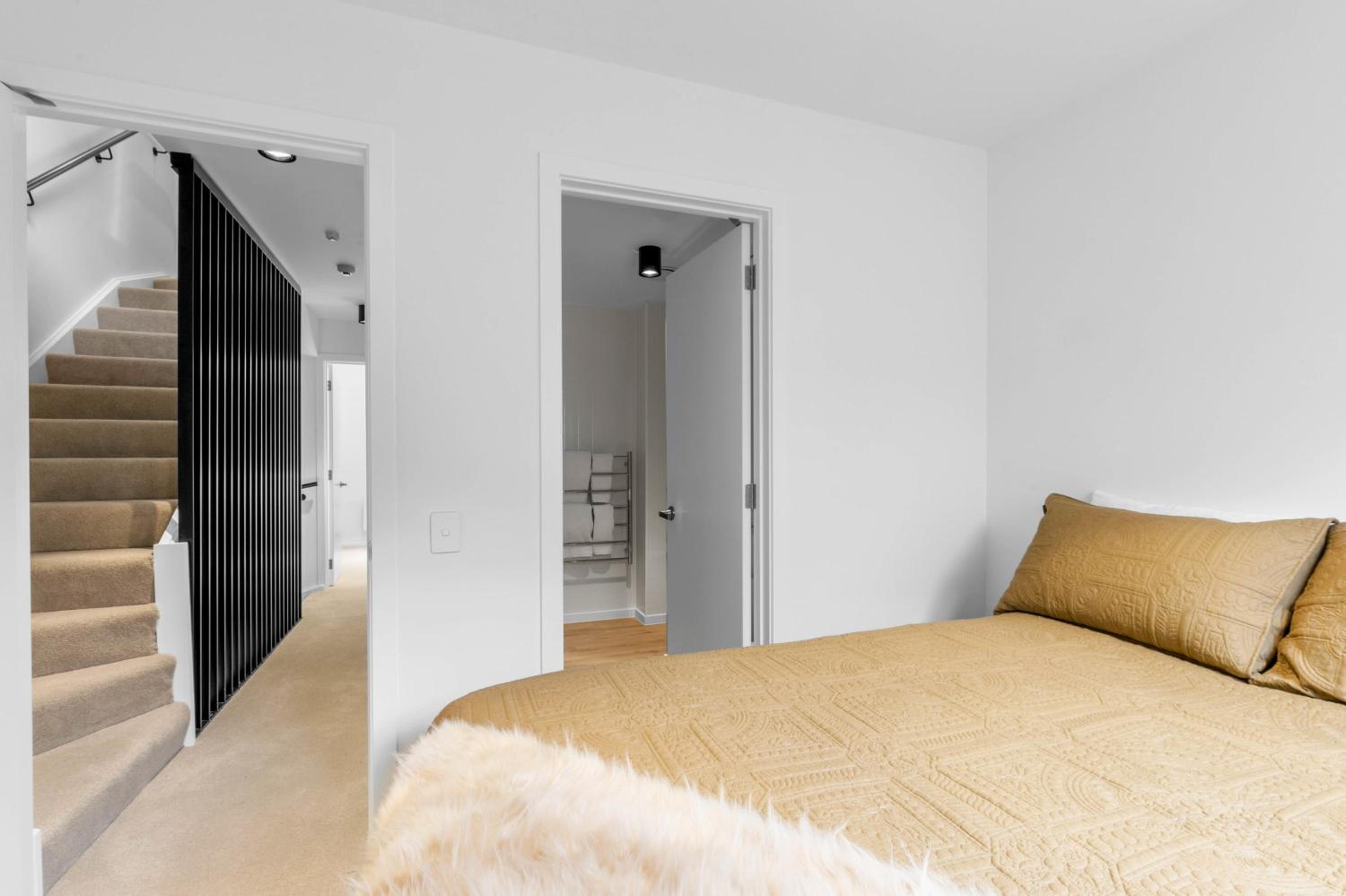 Central Queenstown Apt 13a - walk to town view 5