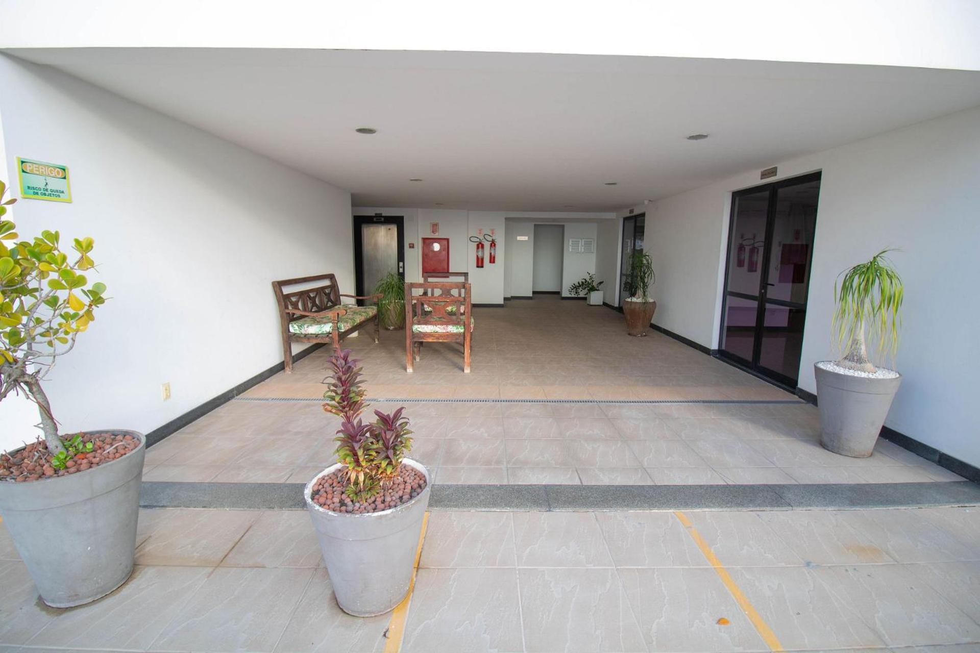 BR14 Apartment 300m from Porto Barra Beach