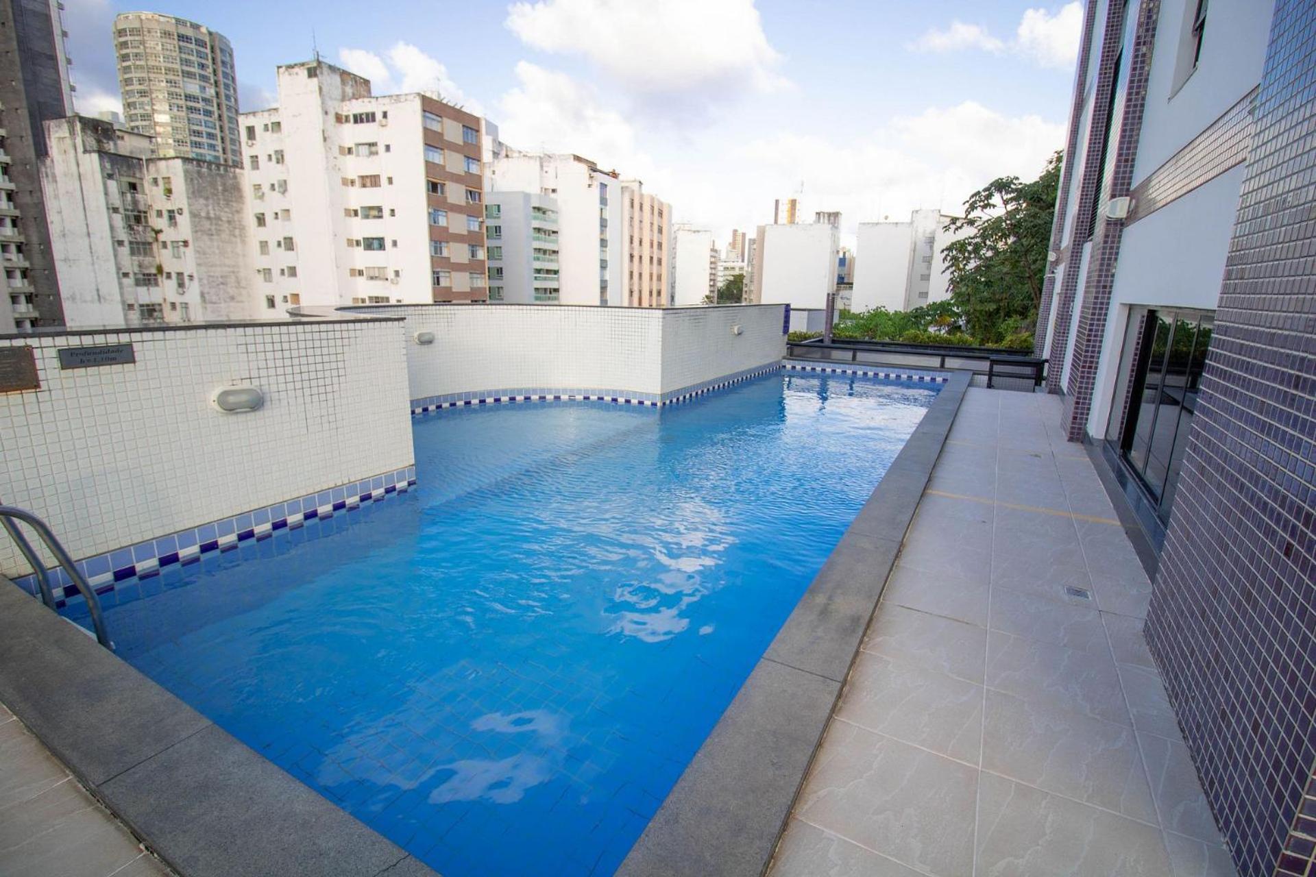 BR14 Apartment 300m from Porto Barra Beach