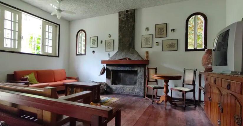 Casa em Itaipava até 14 Pessoas, Piscina, Lareira e Pets
