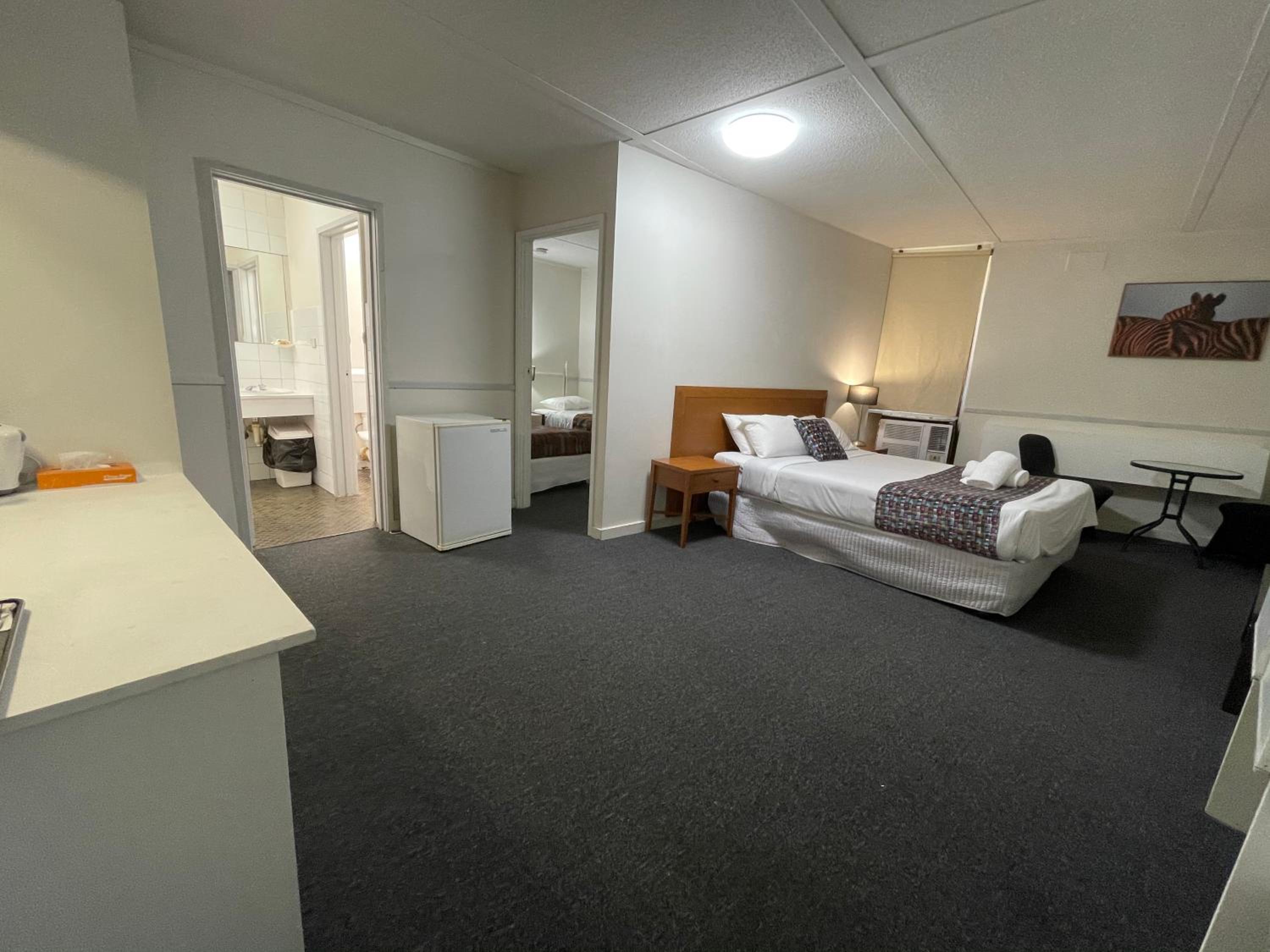 Parkside Inn Motel