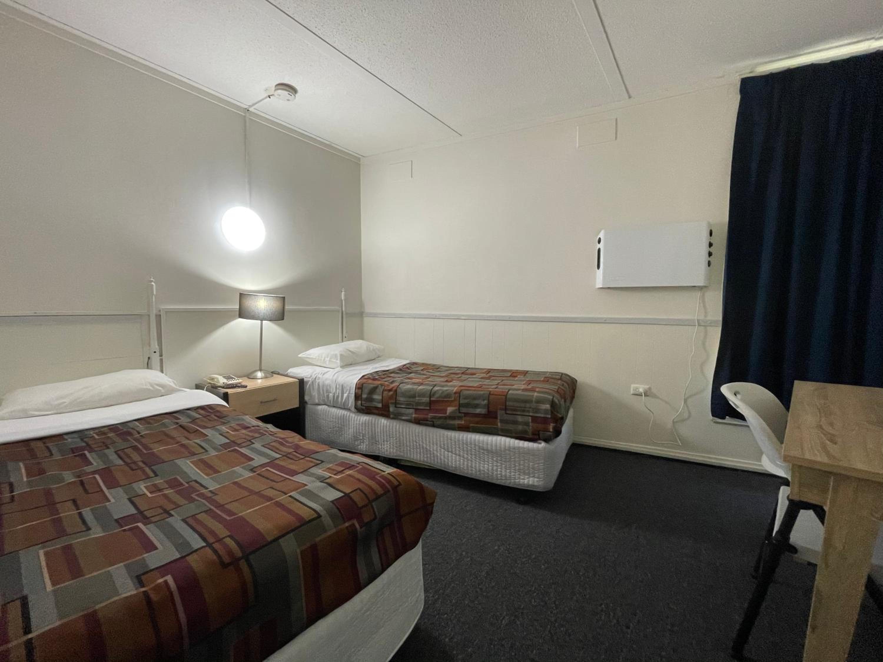 Parkside Inn Motel