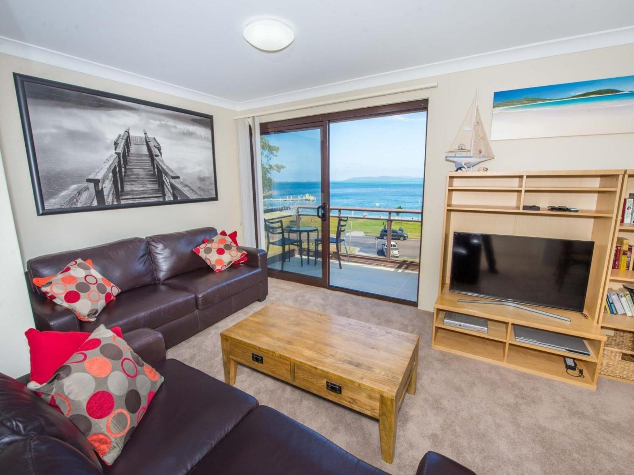 Collendina 15 19 Kurrawa Close water views and wifi