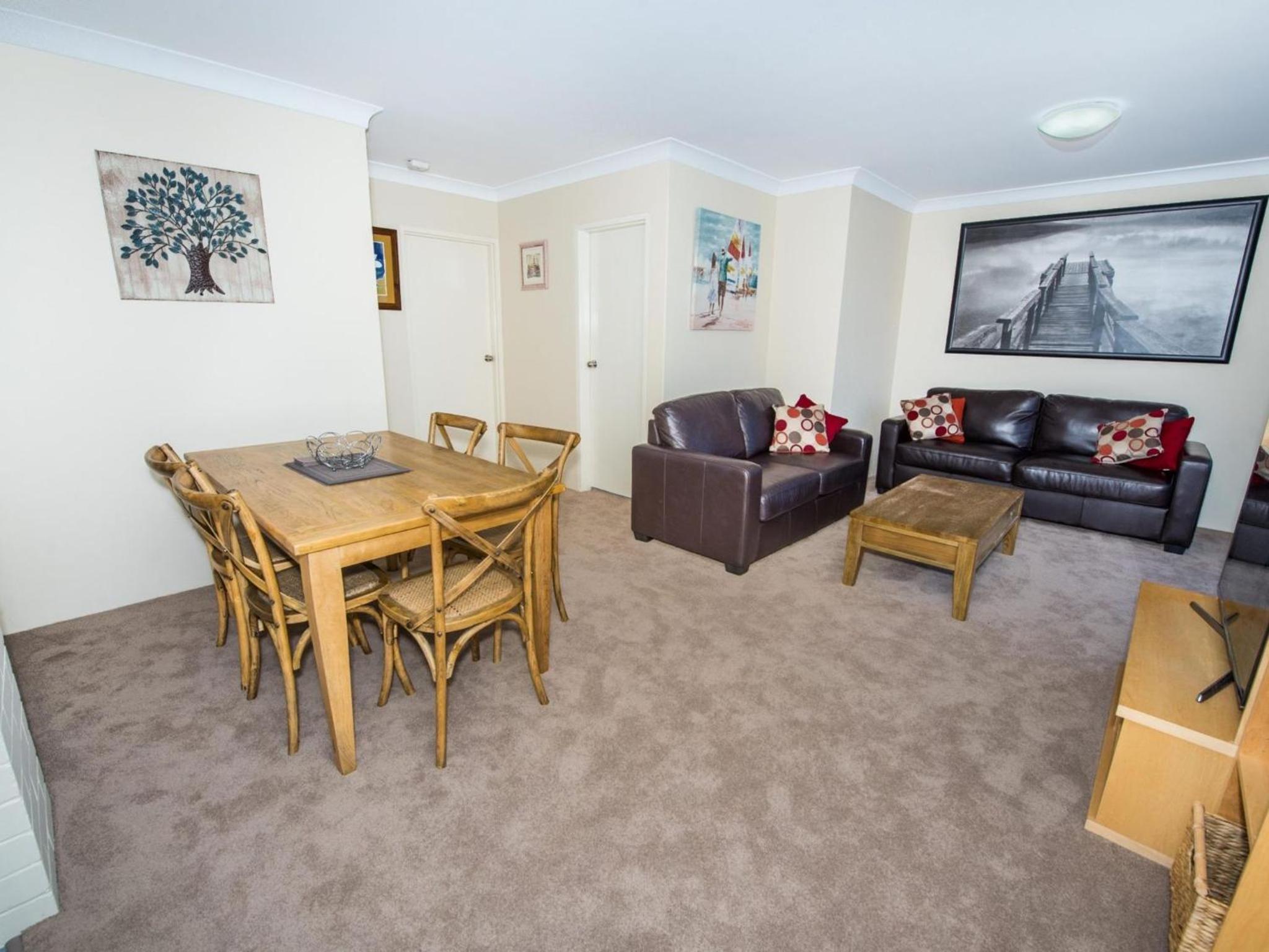Collendina 15 19 Kurrawa Close water views and wifi