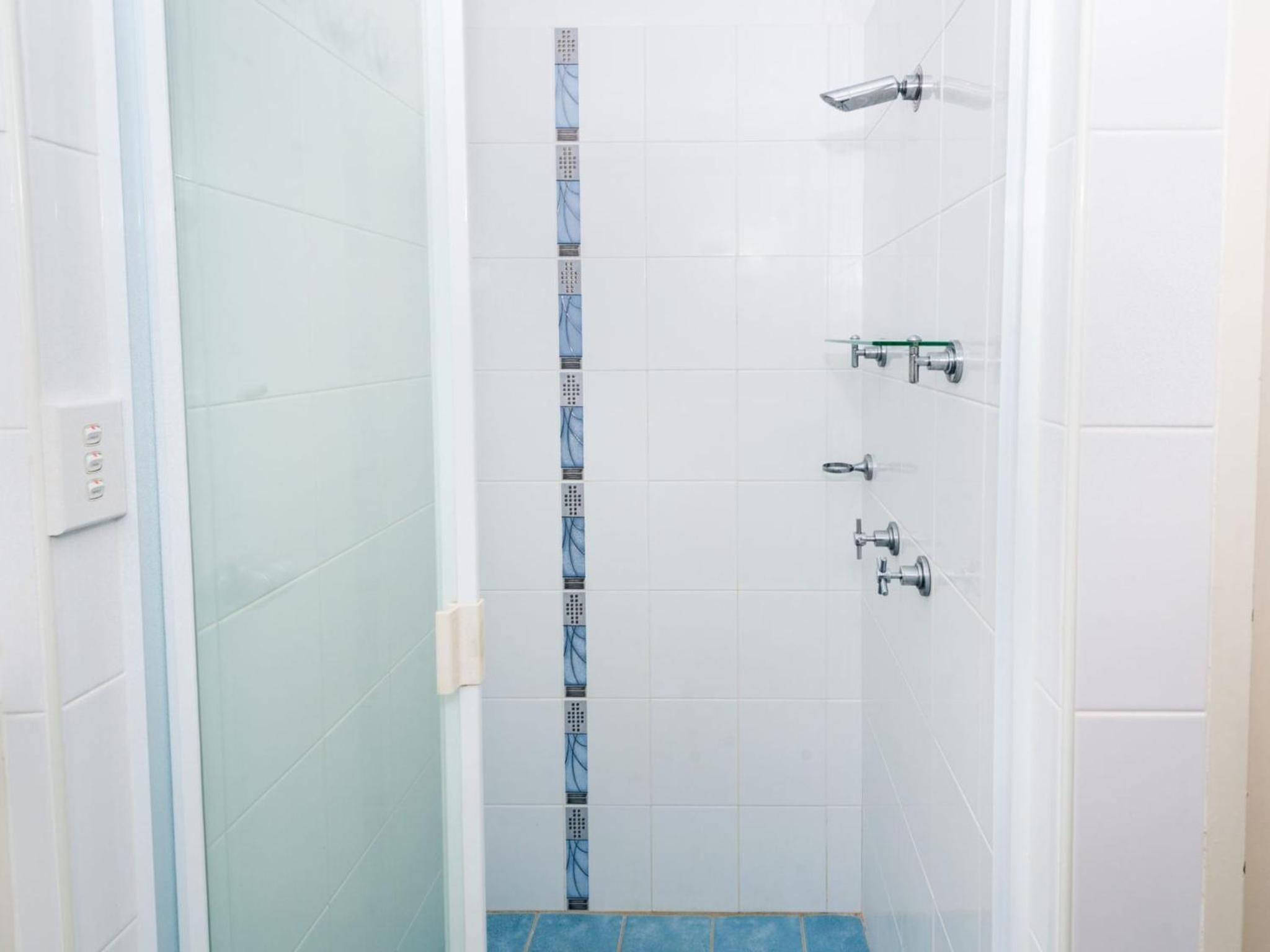Collendina 15 19 Kurrawa Close water views and wifi