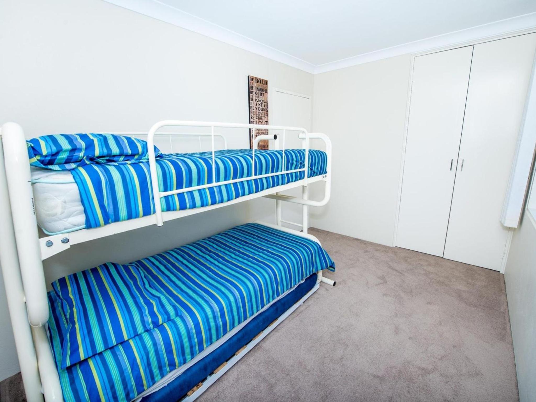 Collendina 15 19 Kurrawa Close water views and wifi