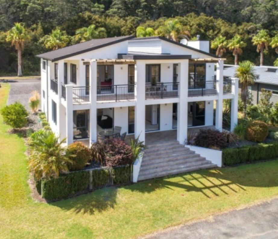Augusta Grand Pauanui, a Golfers Dream House view 2