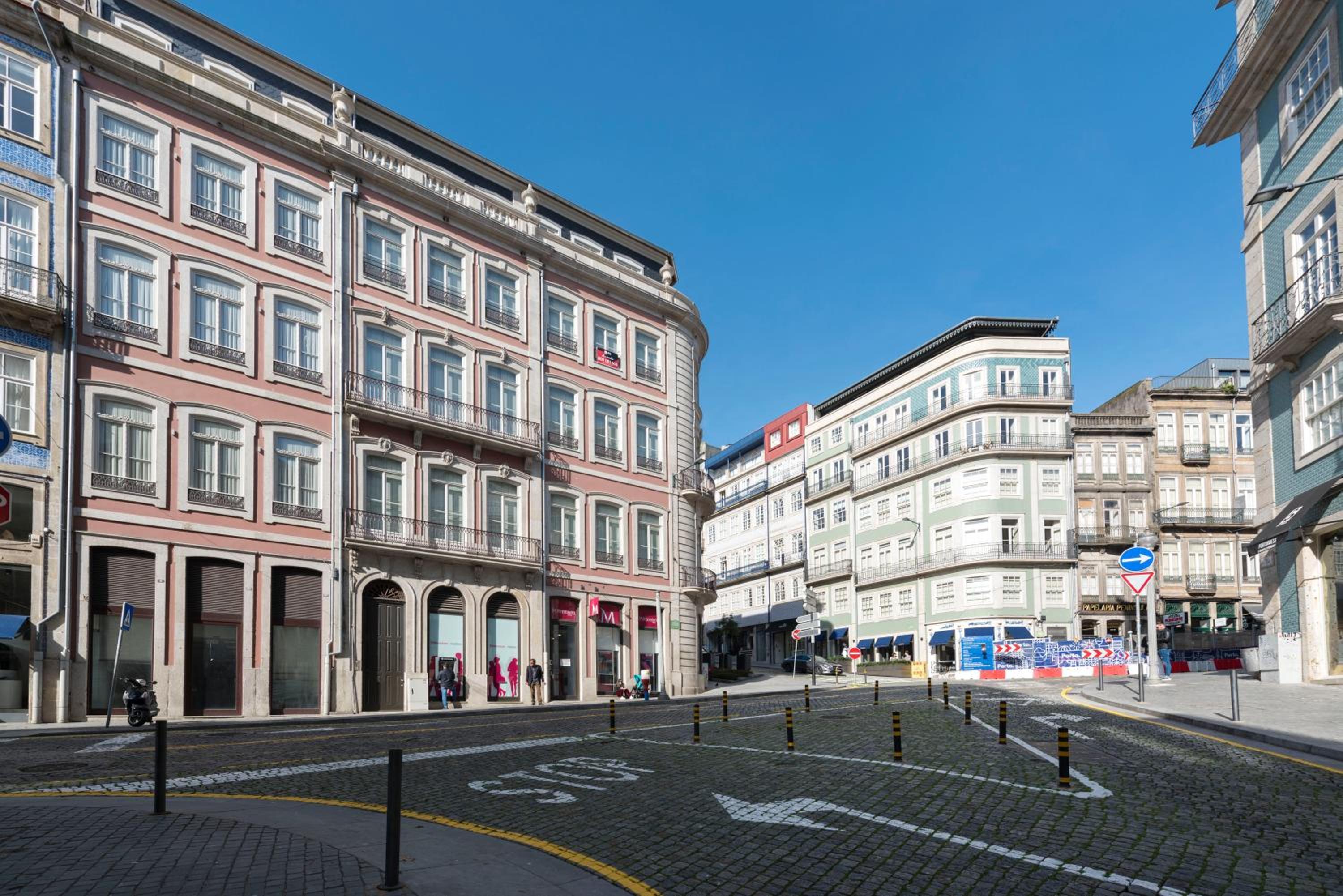 LovelyStay - Deluxe 2BR Duplex with Splendid View view 3