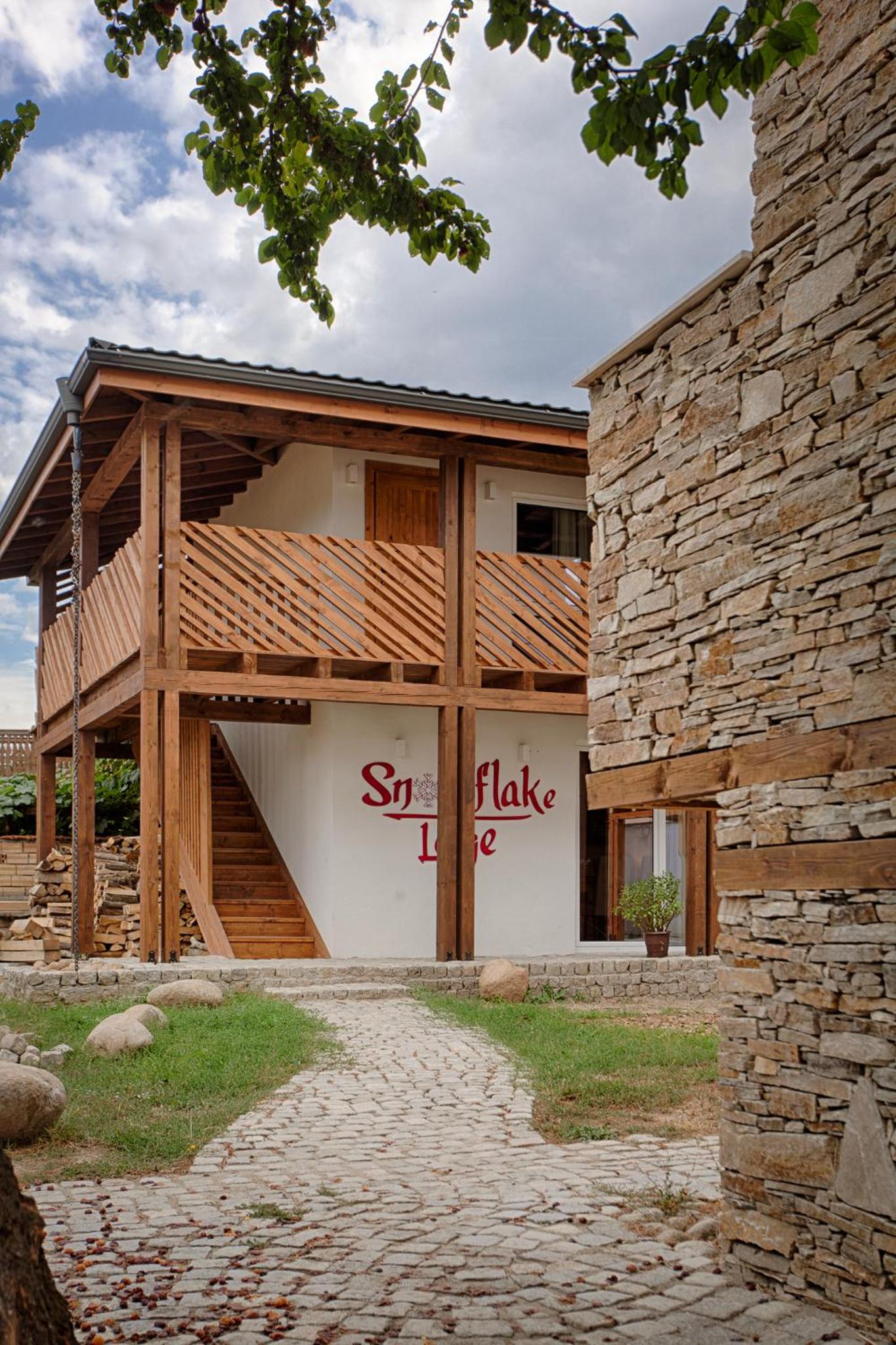 Къщи за гости Сноуфлейк Snowflake Chalet and Snowflake Lodge