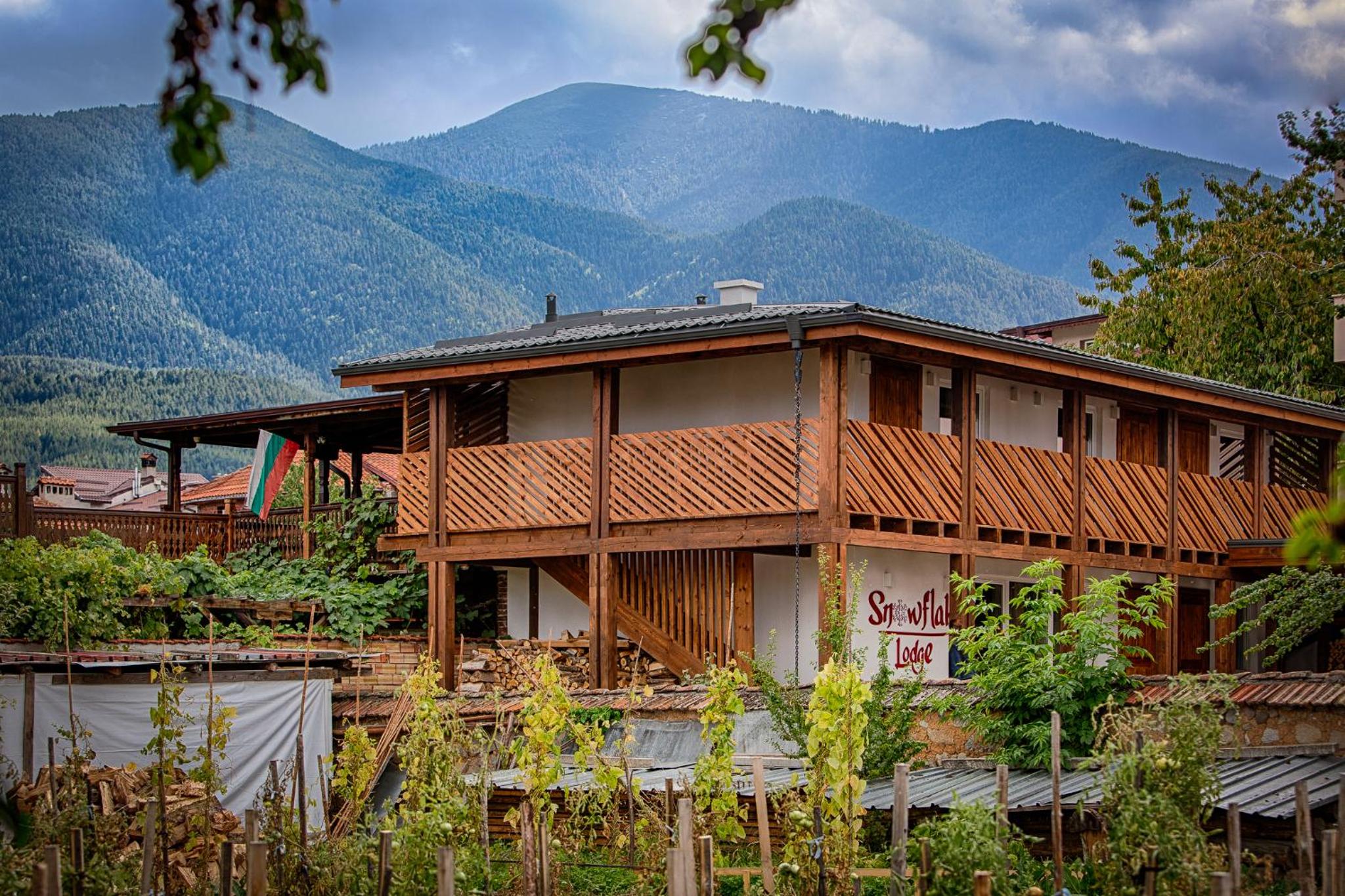 Къщи за гости Сноуфлейк Snowflake Chalet and Snowflake Lodge