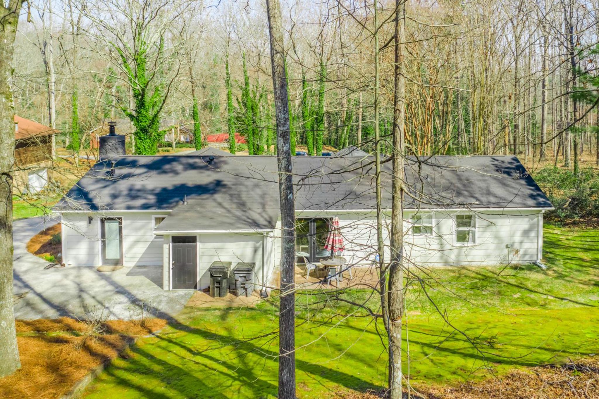 Charming and Spacious Home Great for Group Getaway view 4