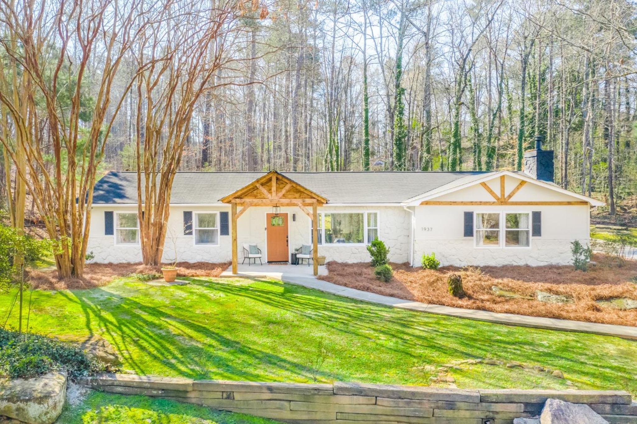 Charming and Spacious Home Great for Group Getaway view 3