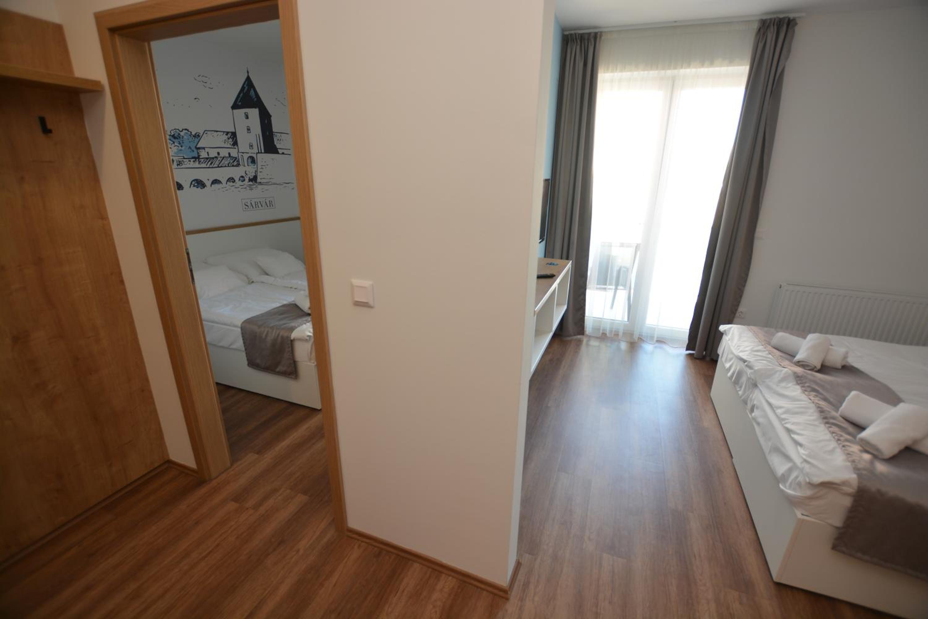 Bíbor Apartman view 3