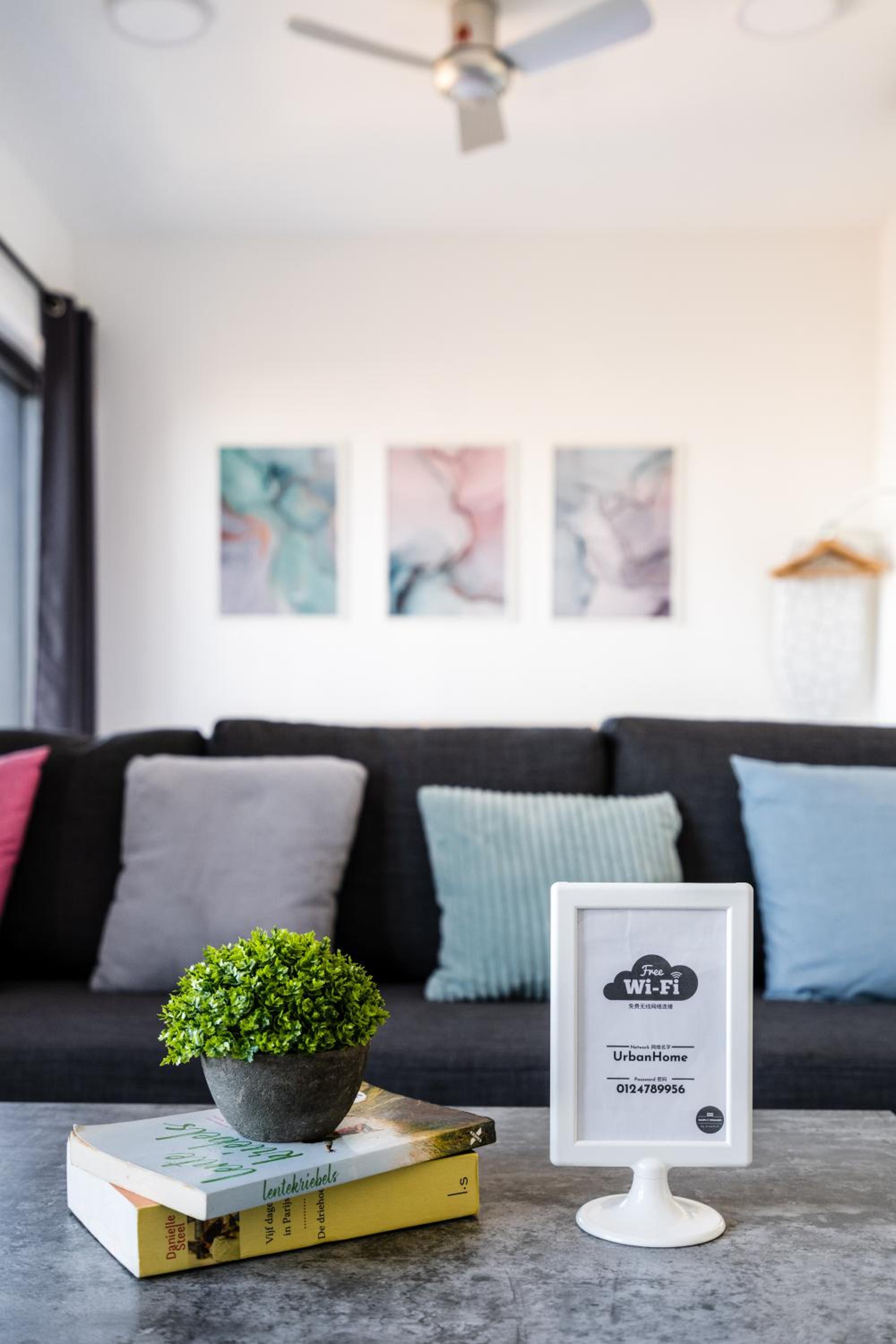 De Pastel Studio - SeaView at 218 Tropicana NEAR Komtar Food Heaven with Netflix & TV Box photo 7