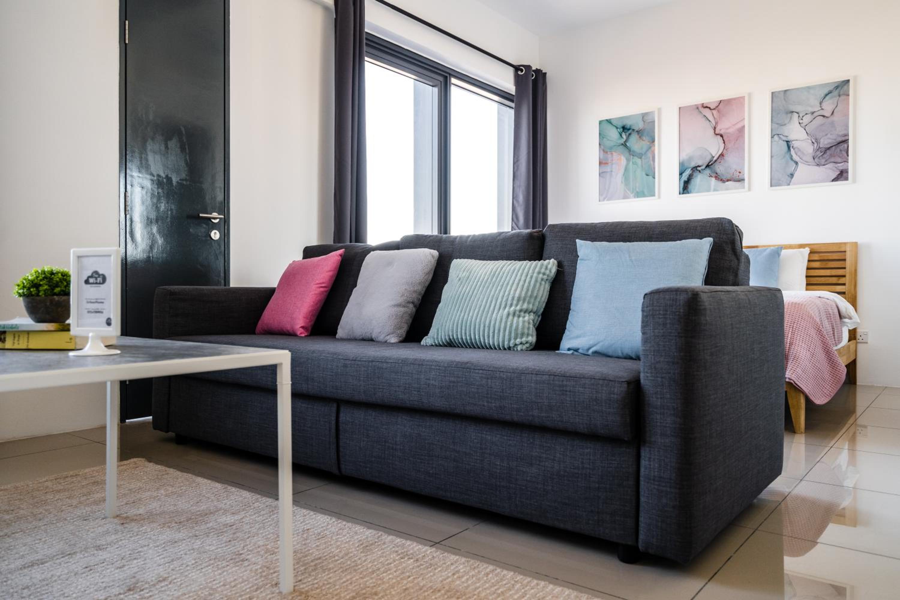 De Pastel Studio - SeaView at 218 Tropicana NEAR Komtar Food Heaven with Netflix & TV Box photo 6