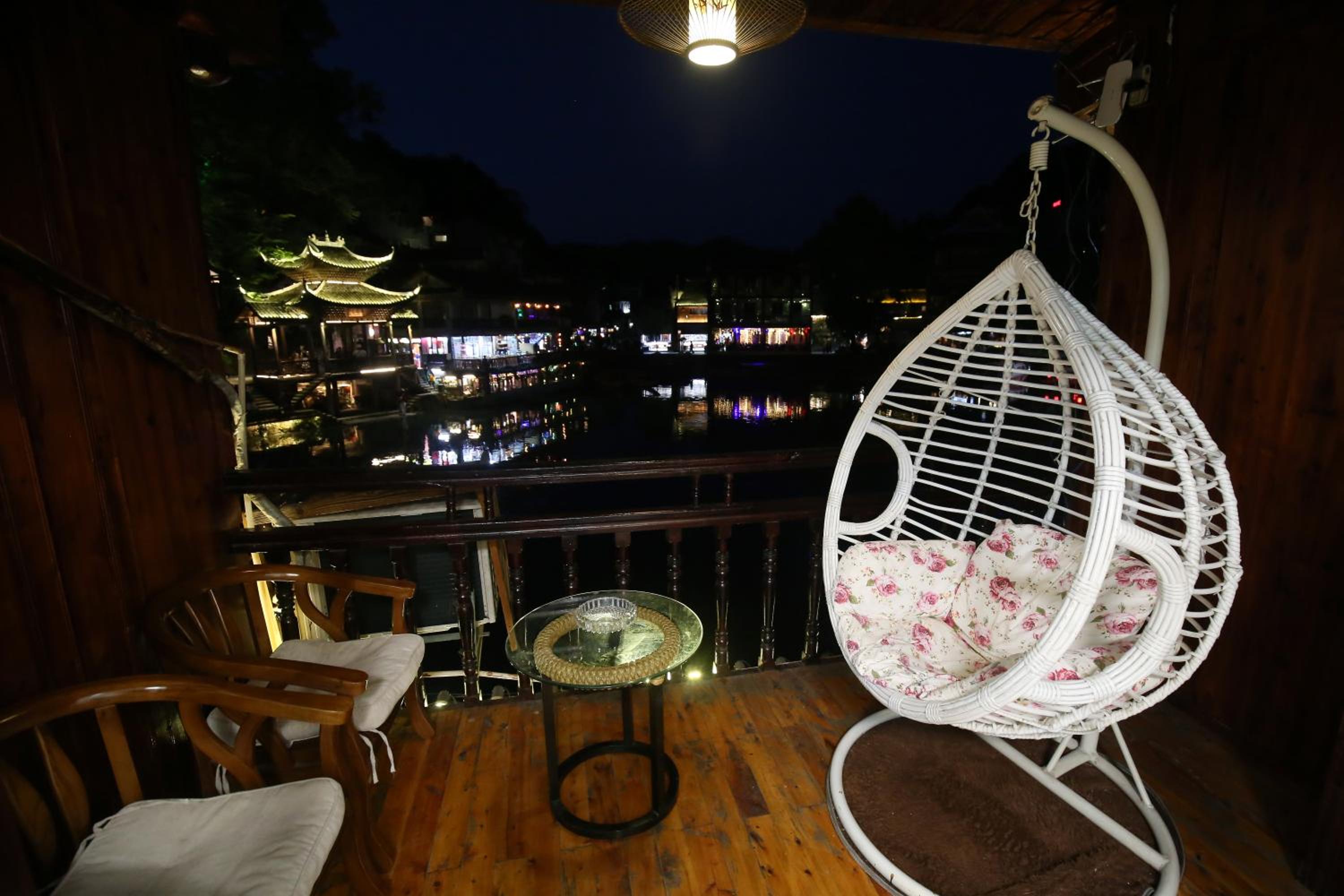 LQJ Riverside Guest House