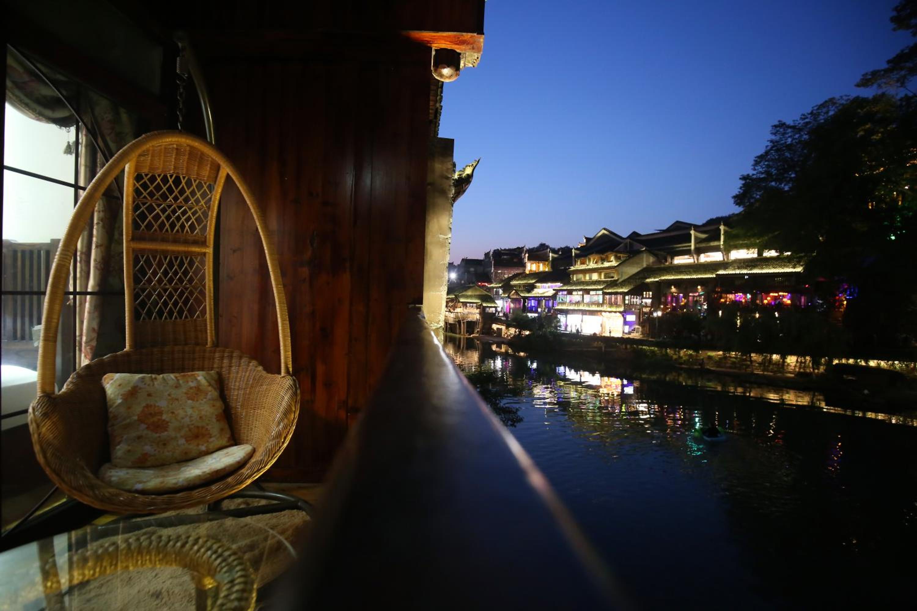 LQJ Riverside Guest House