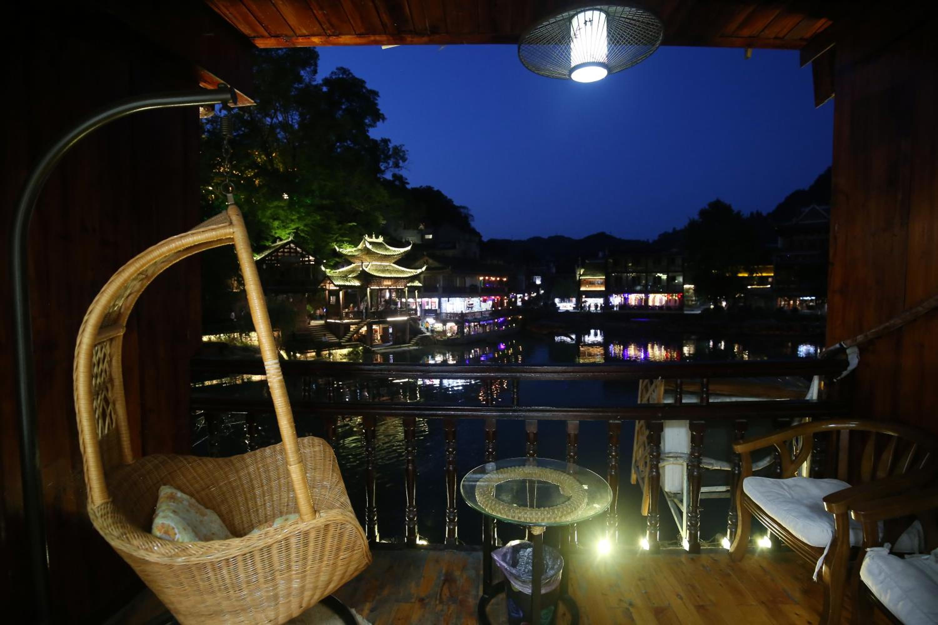LQJ Riverside Guest House