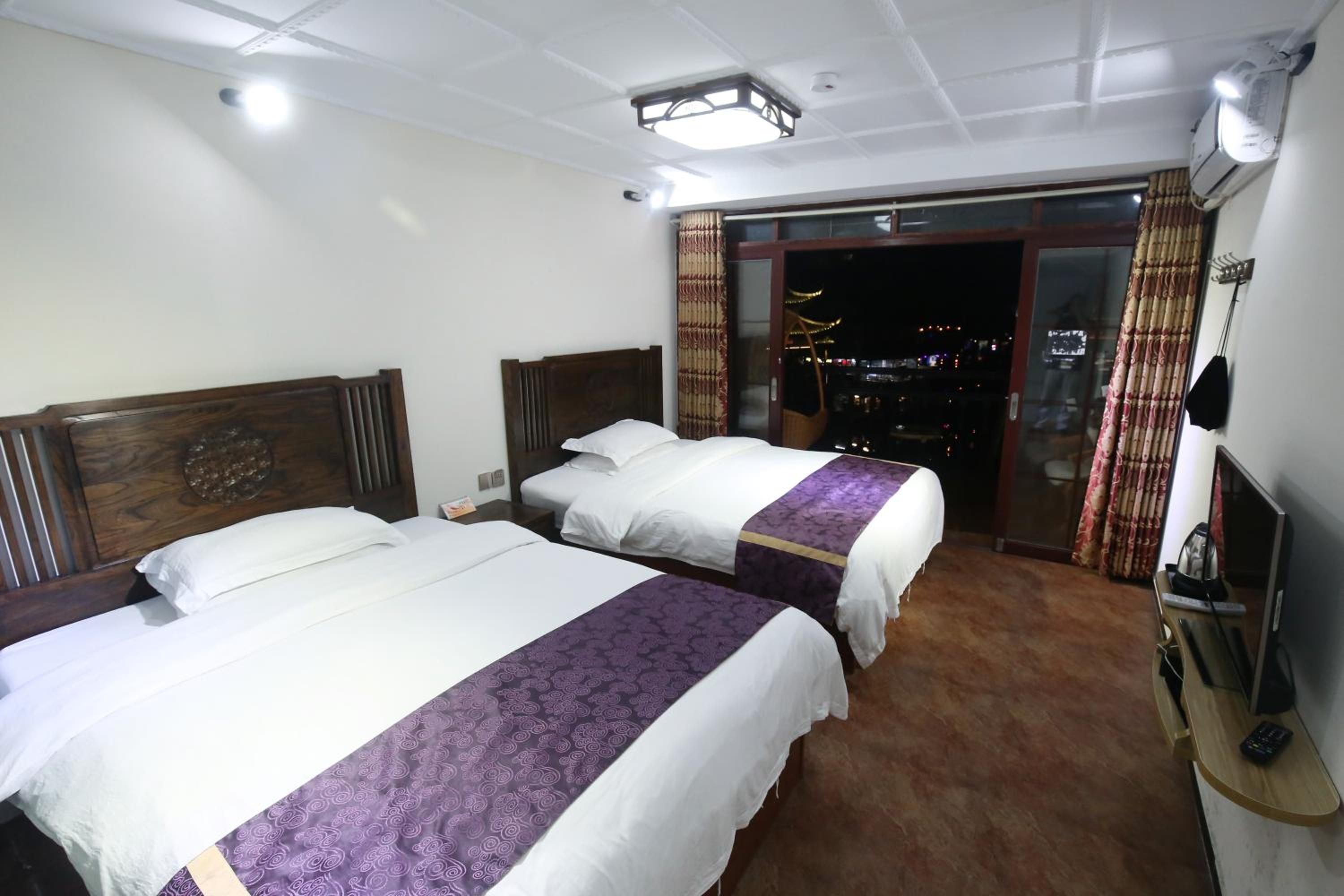 LQJ Riverside Guest House