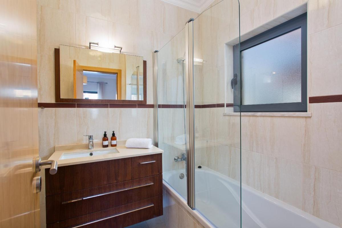 Stylish holiday Apartment, Central Lagos, Algarve view 3