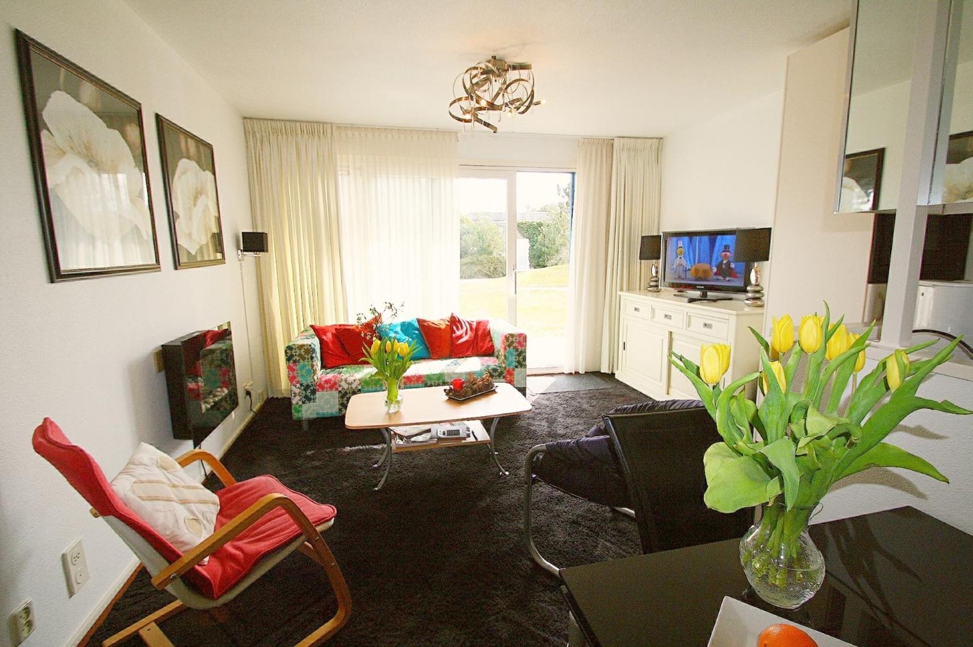 Ster-Appartement ""ZEEDUIN"", met eigen KEUKEN, ZONNIG TERRAS, VERWARMD ZWEMBAD, nabij DORP, DUINEN en STRAND view 2
