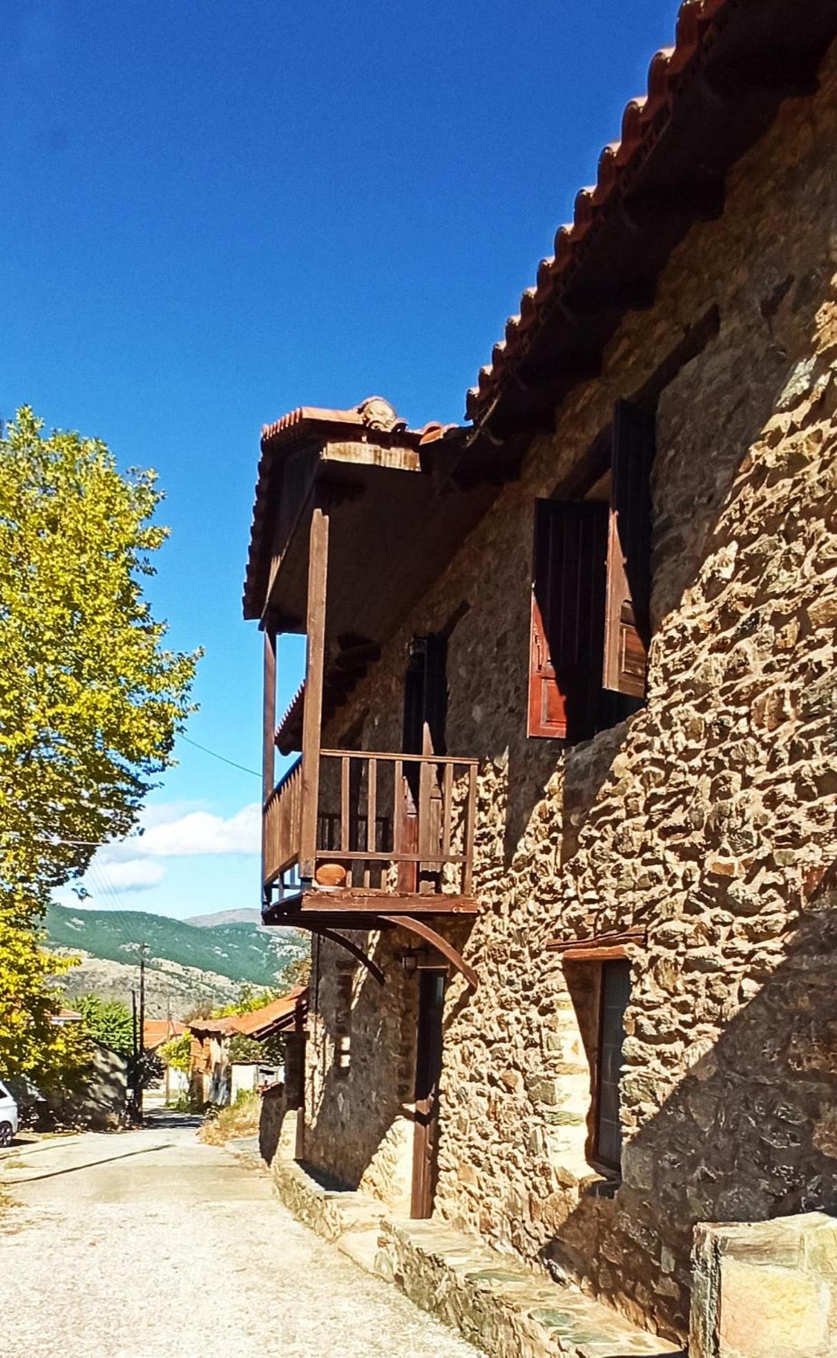 Lithia s Stonehouse. Το πέτρινο στη Λιθιά - Καστοριά view 5
