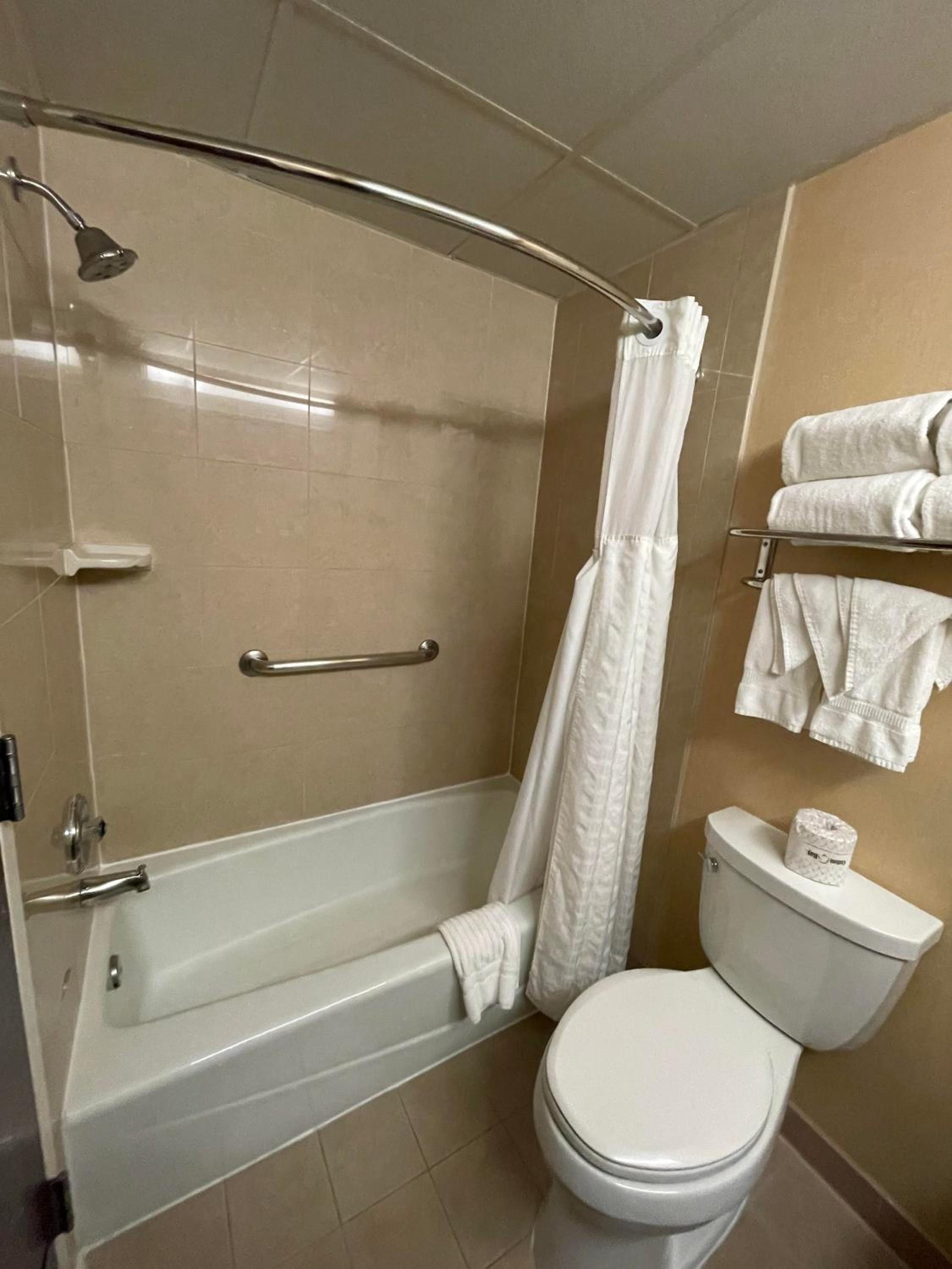 Arlington Vacations - Comfort Inn Ballston - Property Image 21