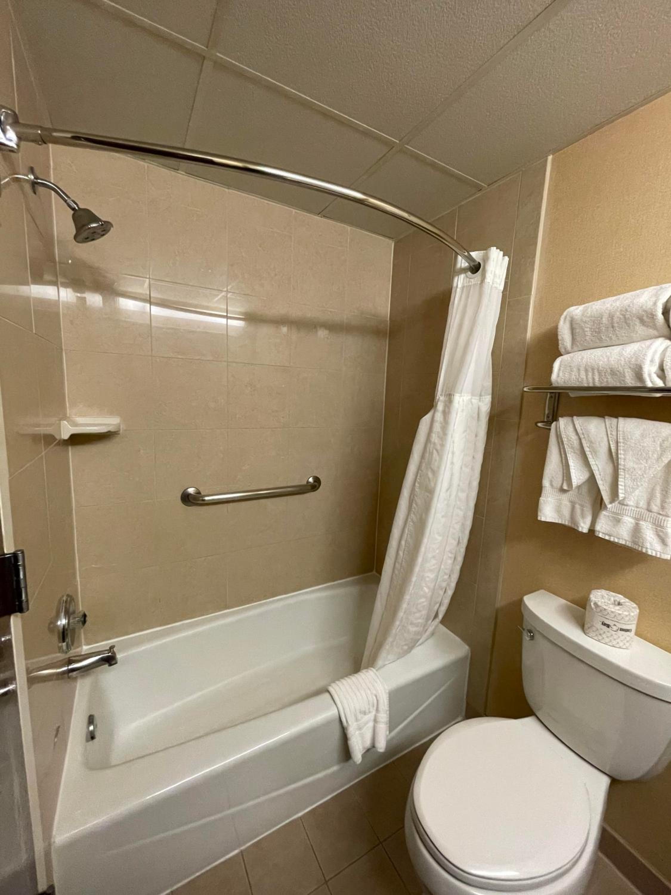 Arlington Vacations - Comfort Inn Ballston - Property Image 22