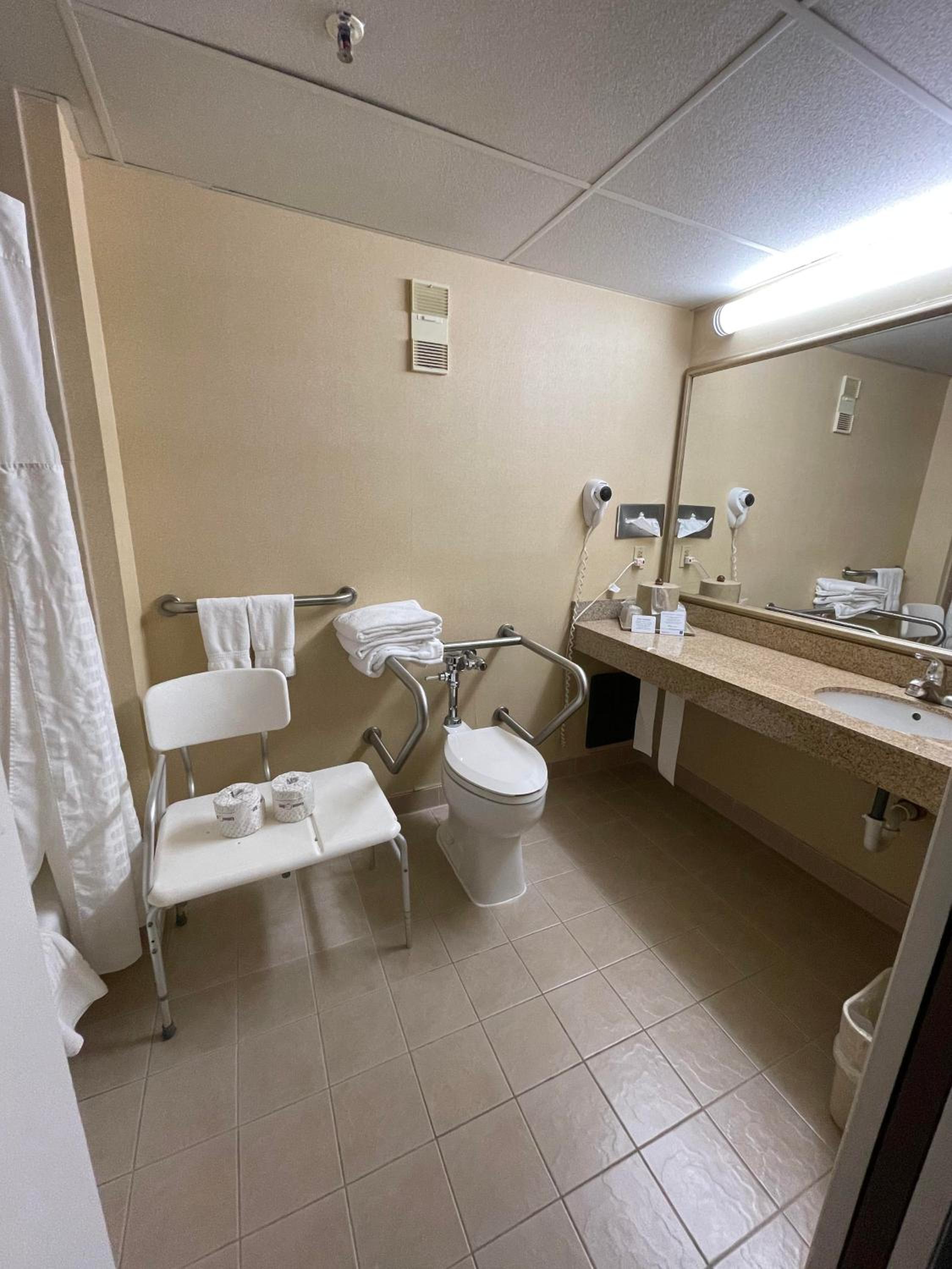 Arlington Vacations - Comfort Inn Ballston - Property Image 23