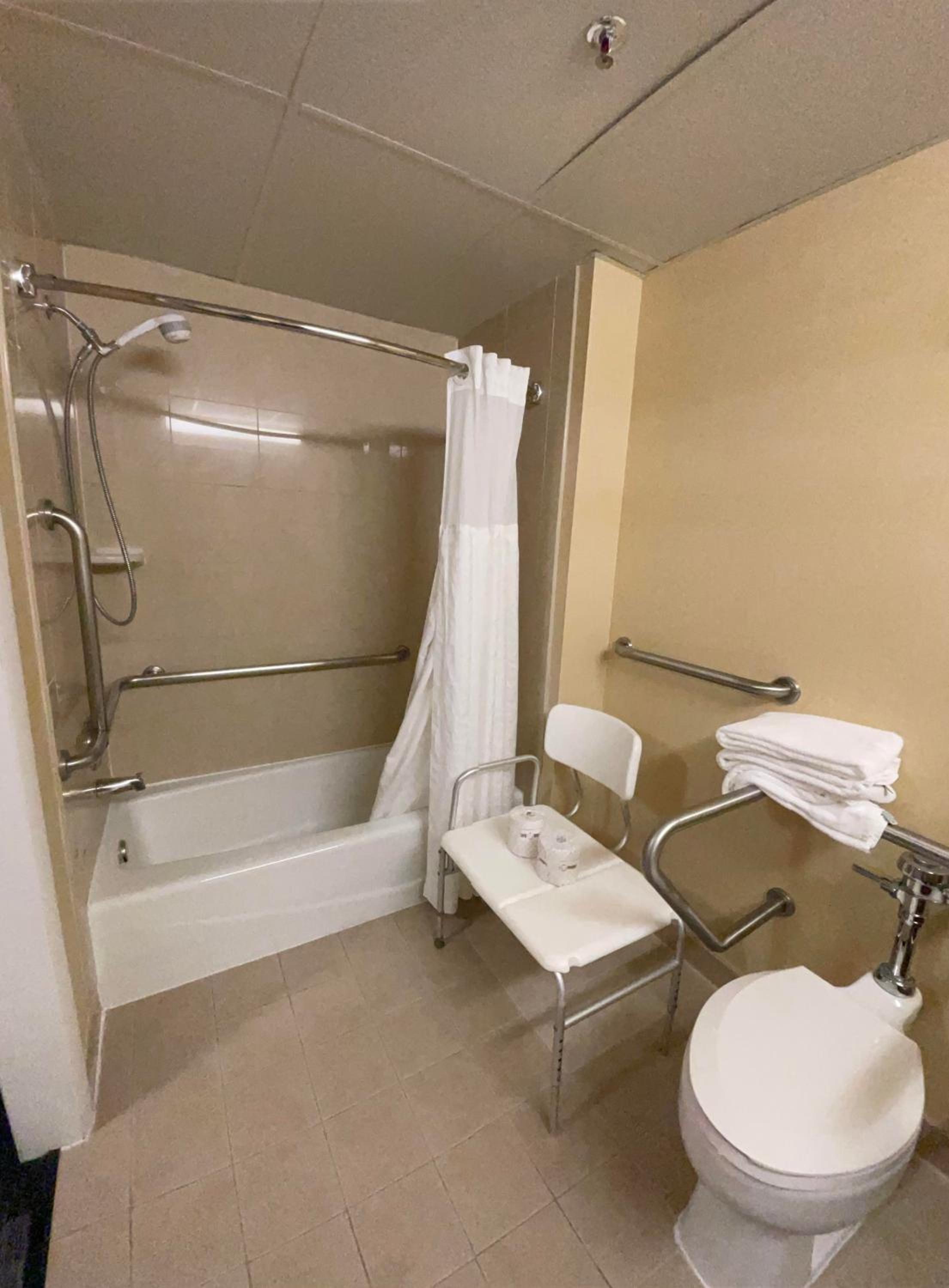 Arlington Vacations - Comfort Inn Ballston - Property Image 24